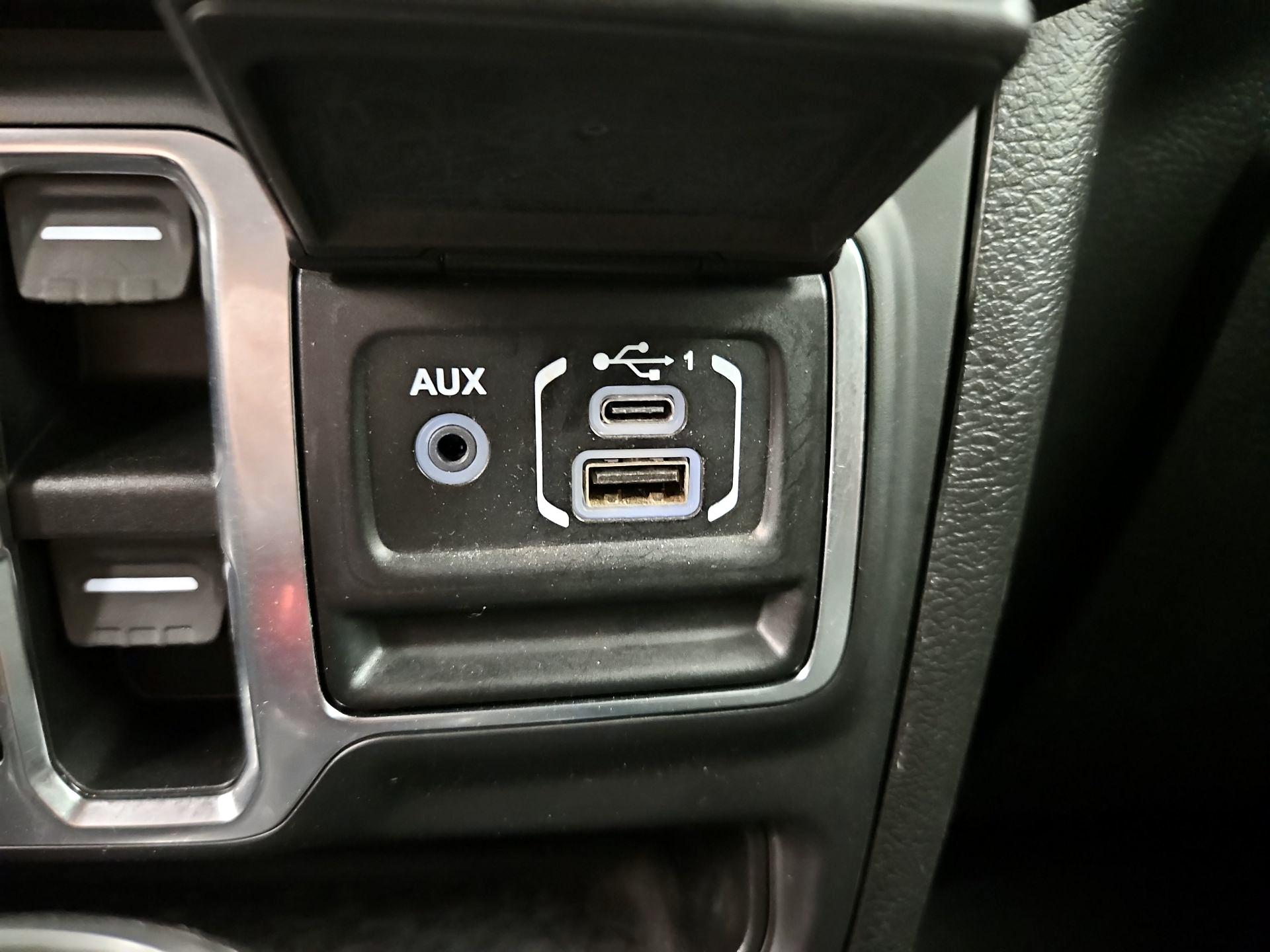 Thumbnail: 2021 Jeep Wrangler - 18