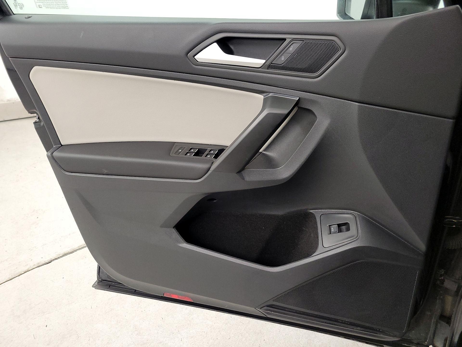 Thumbnail: 2021 Volkswagen Tiguan - 12