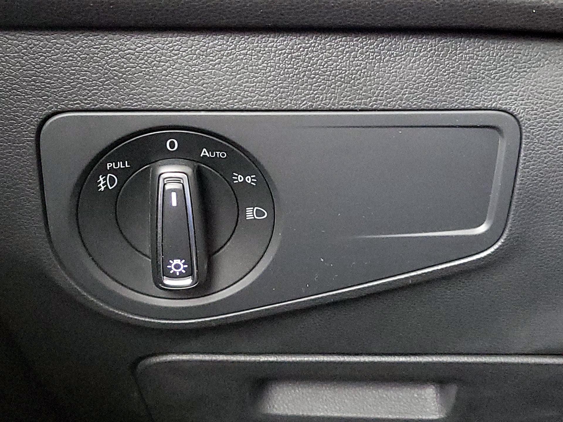 Thumbnail: 2021 Volkswagen Tiguan - 13