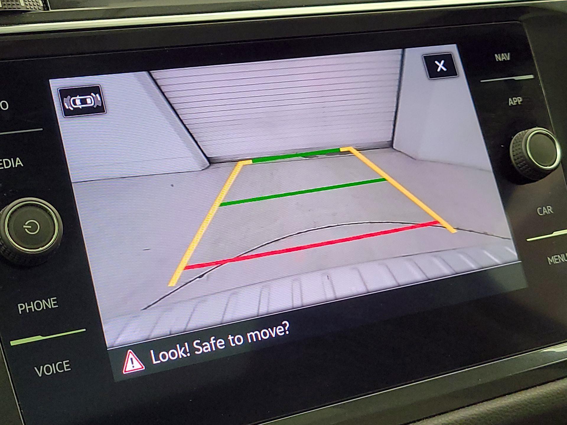 Thumbnail: 2021 Volkswagen Tiguan - 15