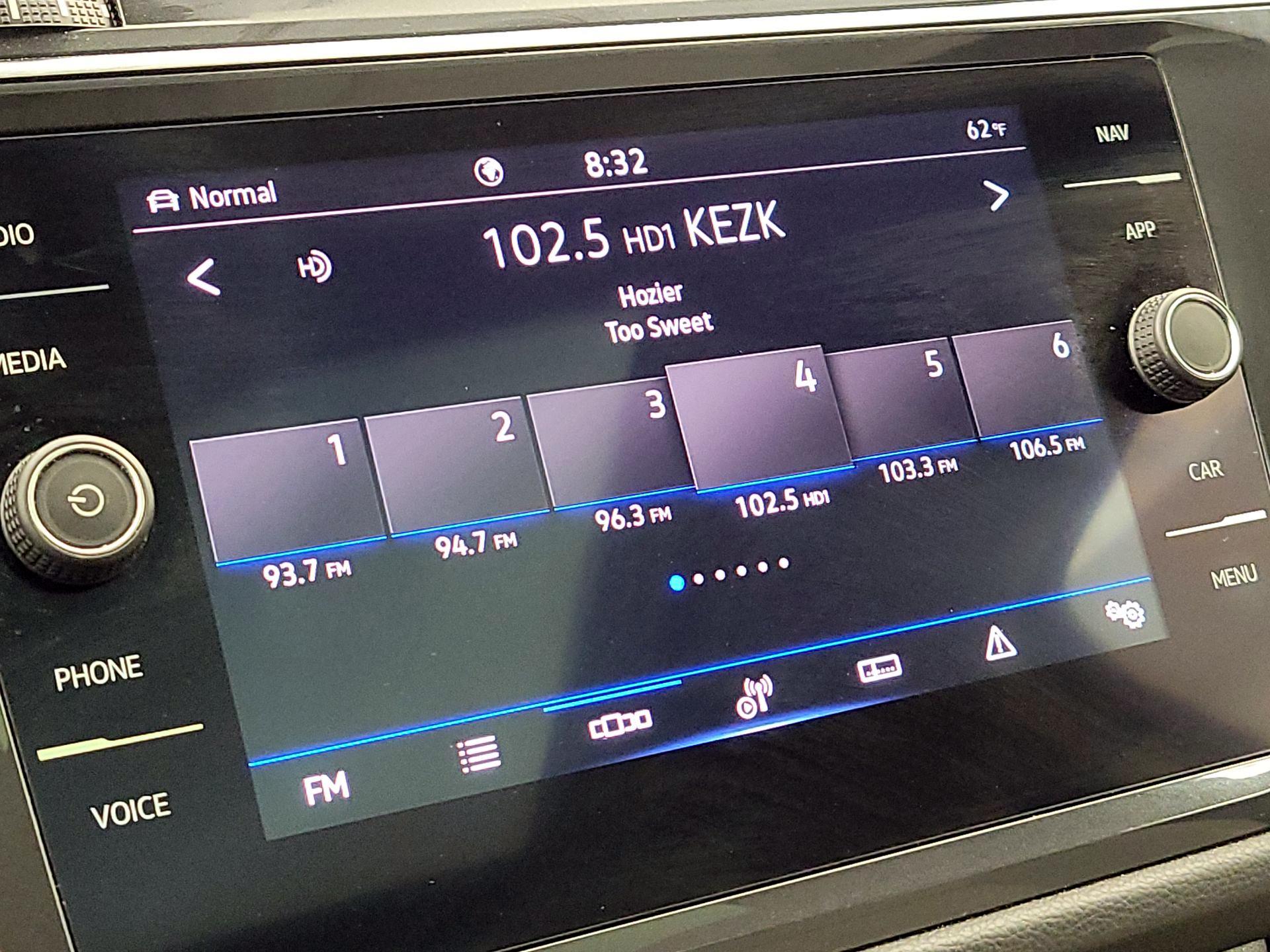 Thumbnail: 2021 Volkswagen Tiguan - 16