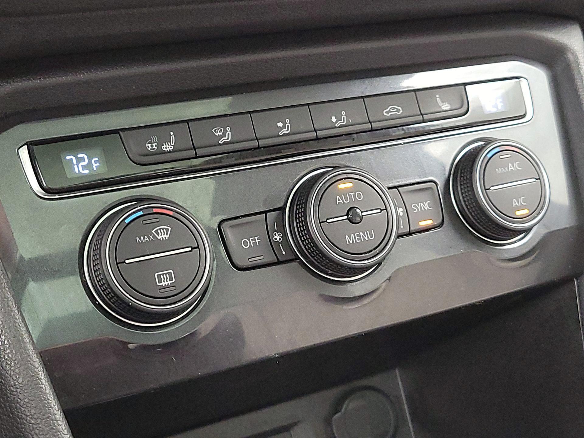 Thumbnail: 2021 Volkswagen Tiguan - 17