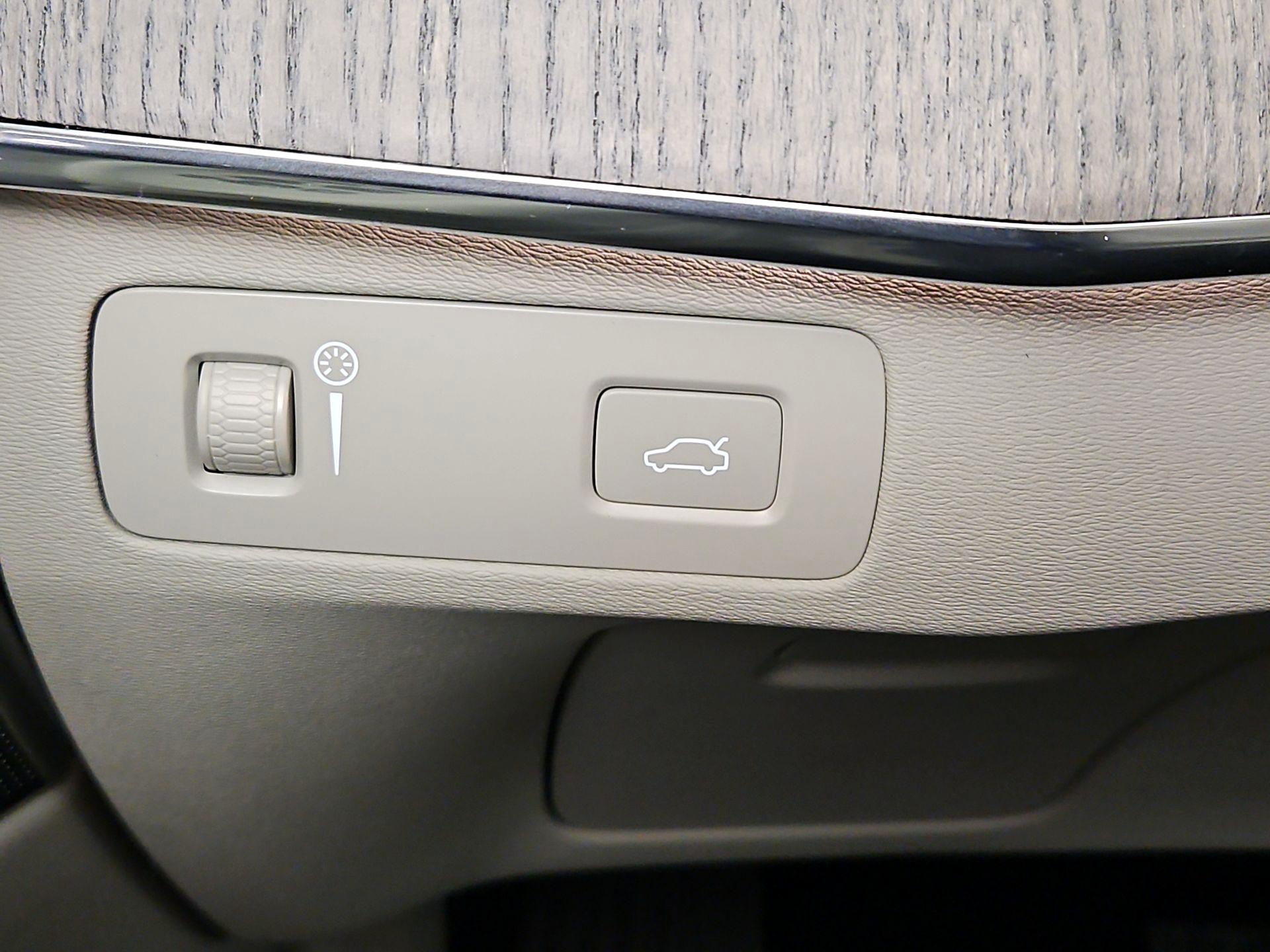 Thumbnail: 2022 Volvo XC90 - 13