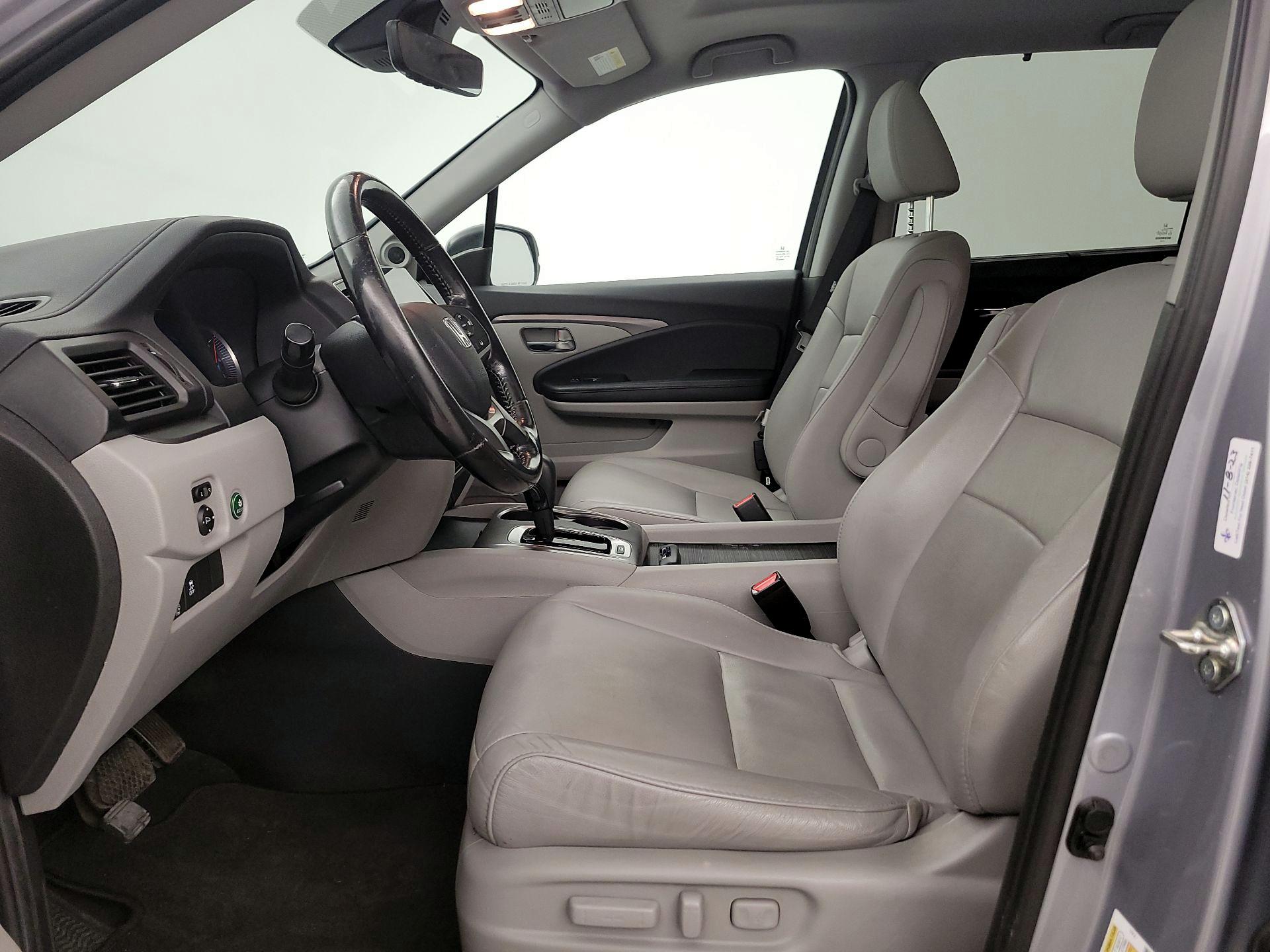 Thumbnail: 2019 Honda Pilot - 11