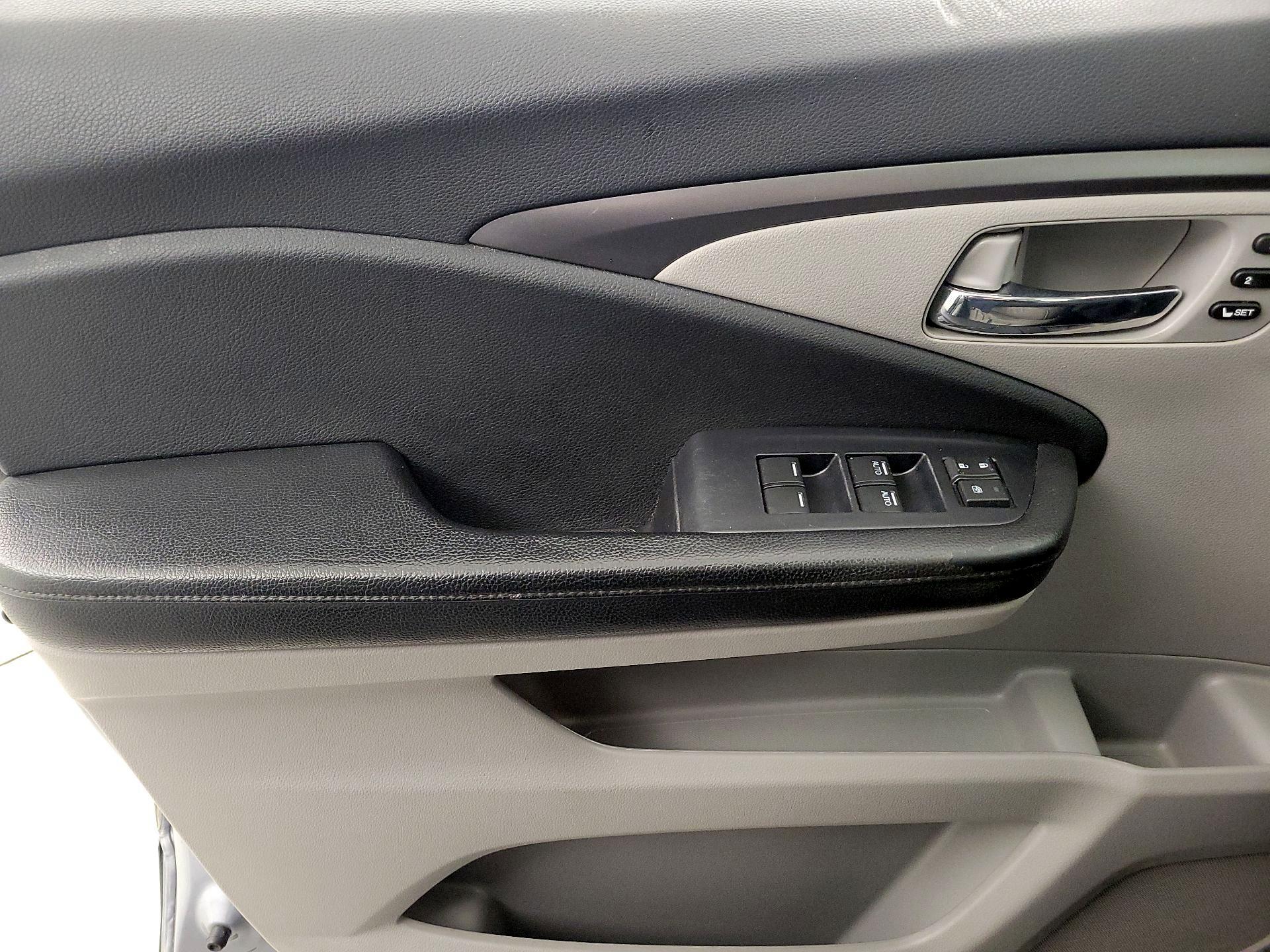 Thumbnail: 2019 Honda Pilot - 12