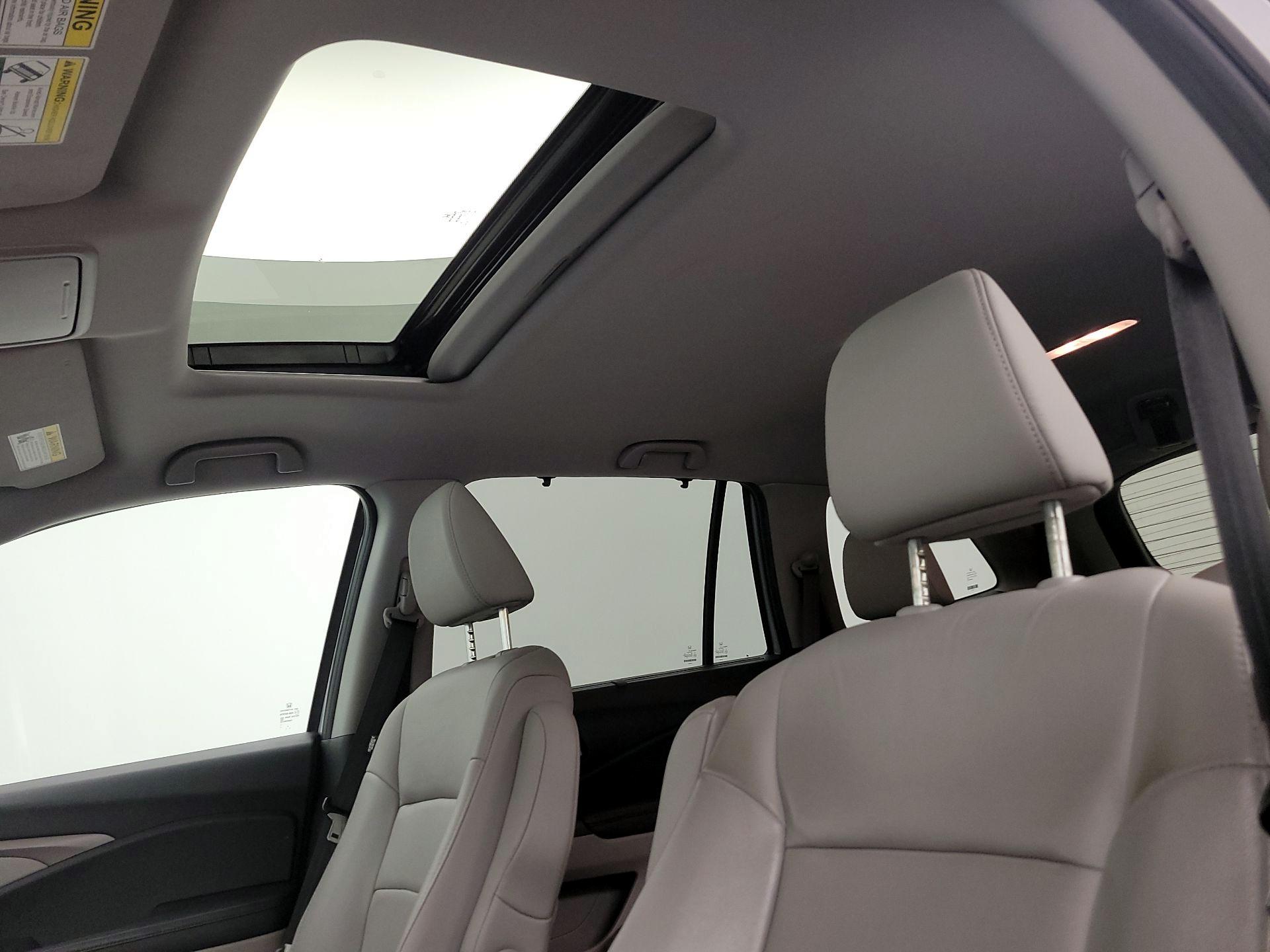 Thumbnail: 2019 Honda Pilot - 19