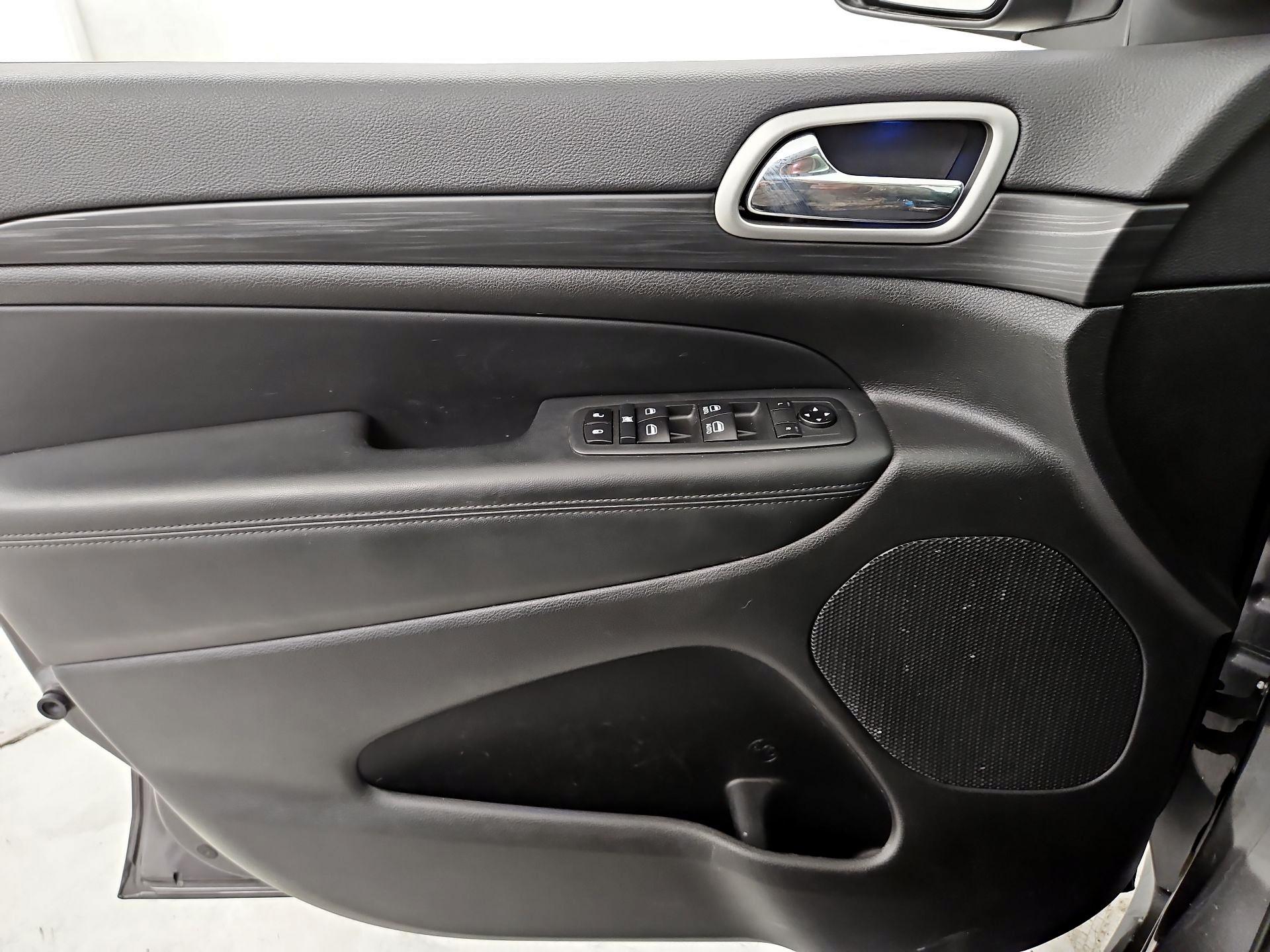 Thumbnail: 2020 Jeep Grand Cherokee - 12