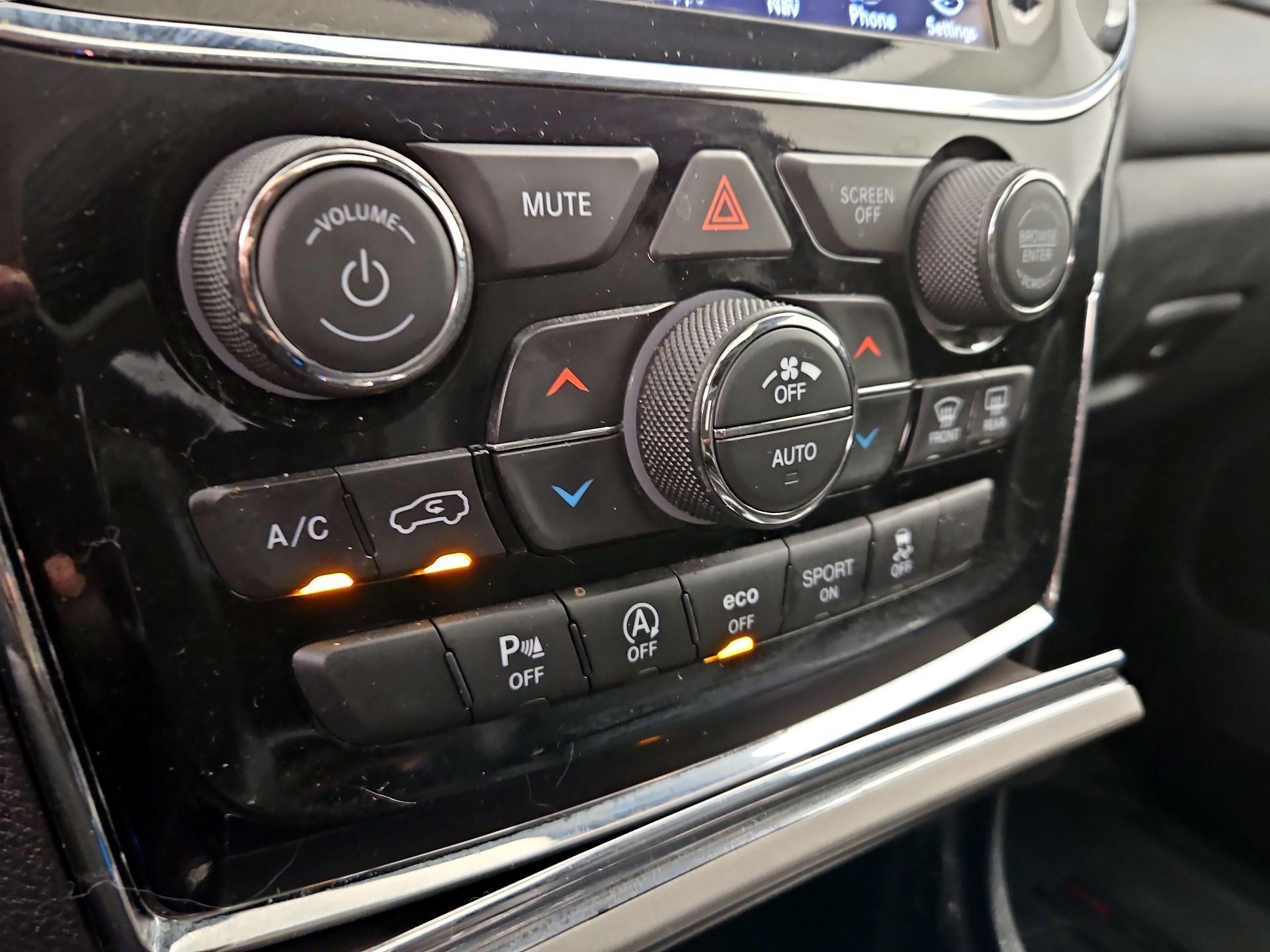 Thumbnail: 2020 Jeep Grand Cherokee - 17