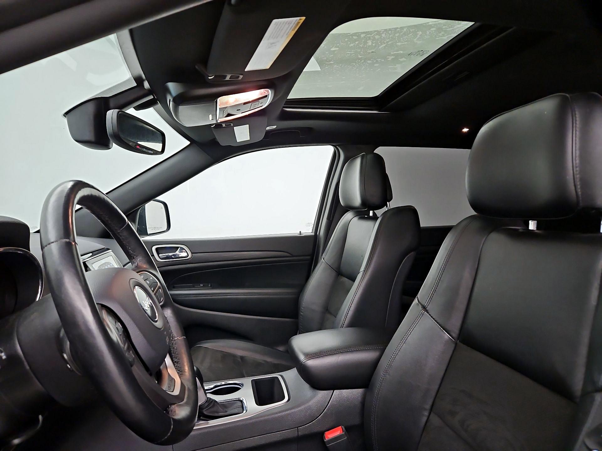 Thumbnail: 2020 Jeep Grand Cherokee - 20