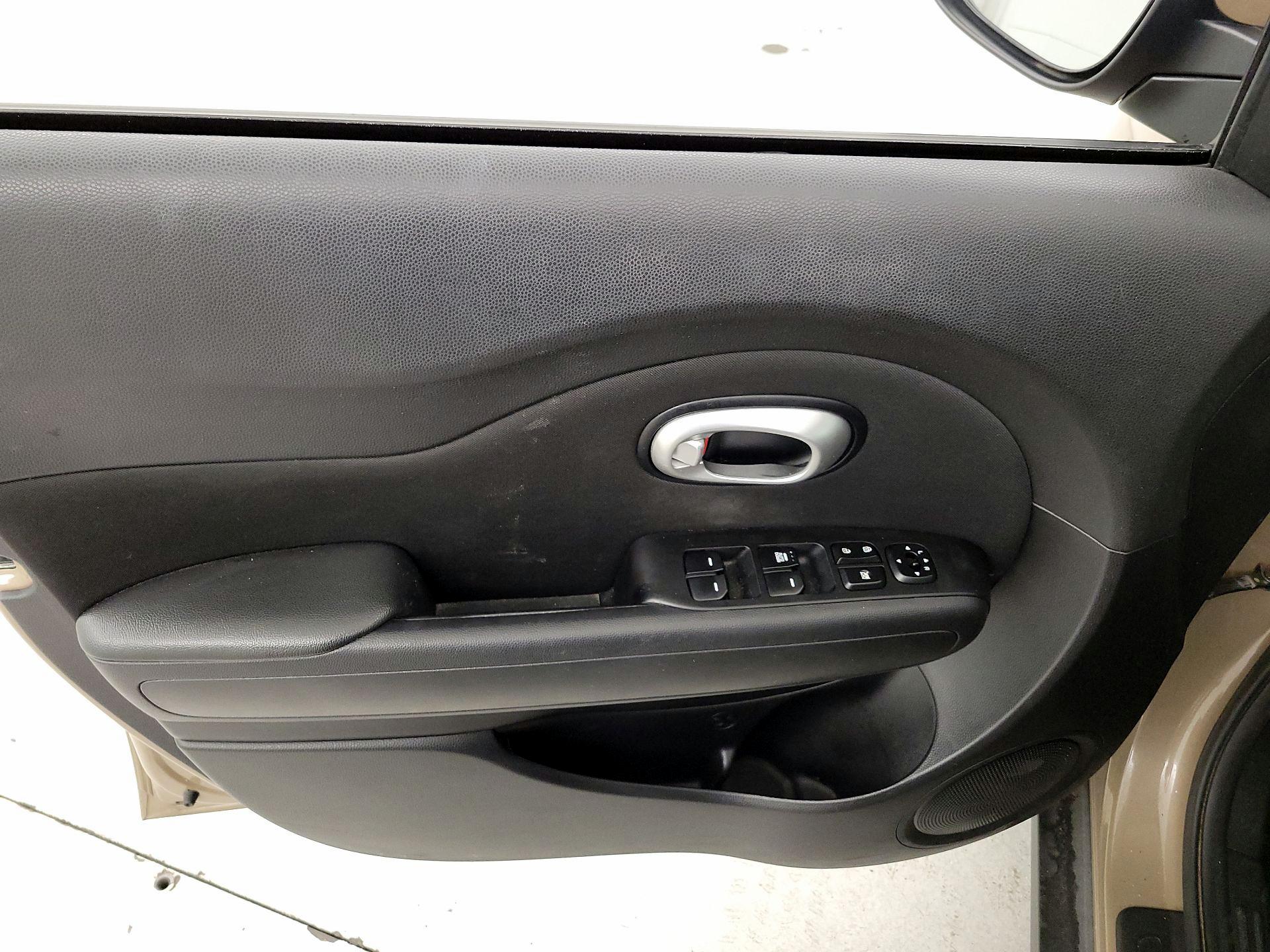 Thumbnail: 2015 Kia Soul - 12