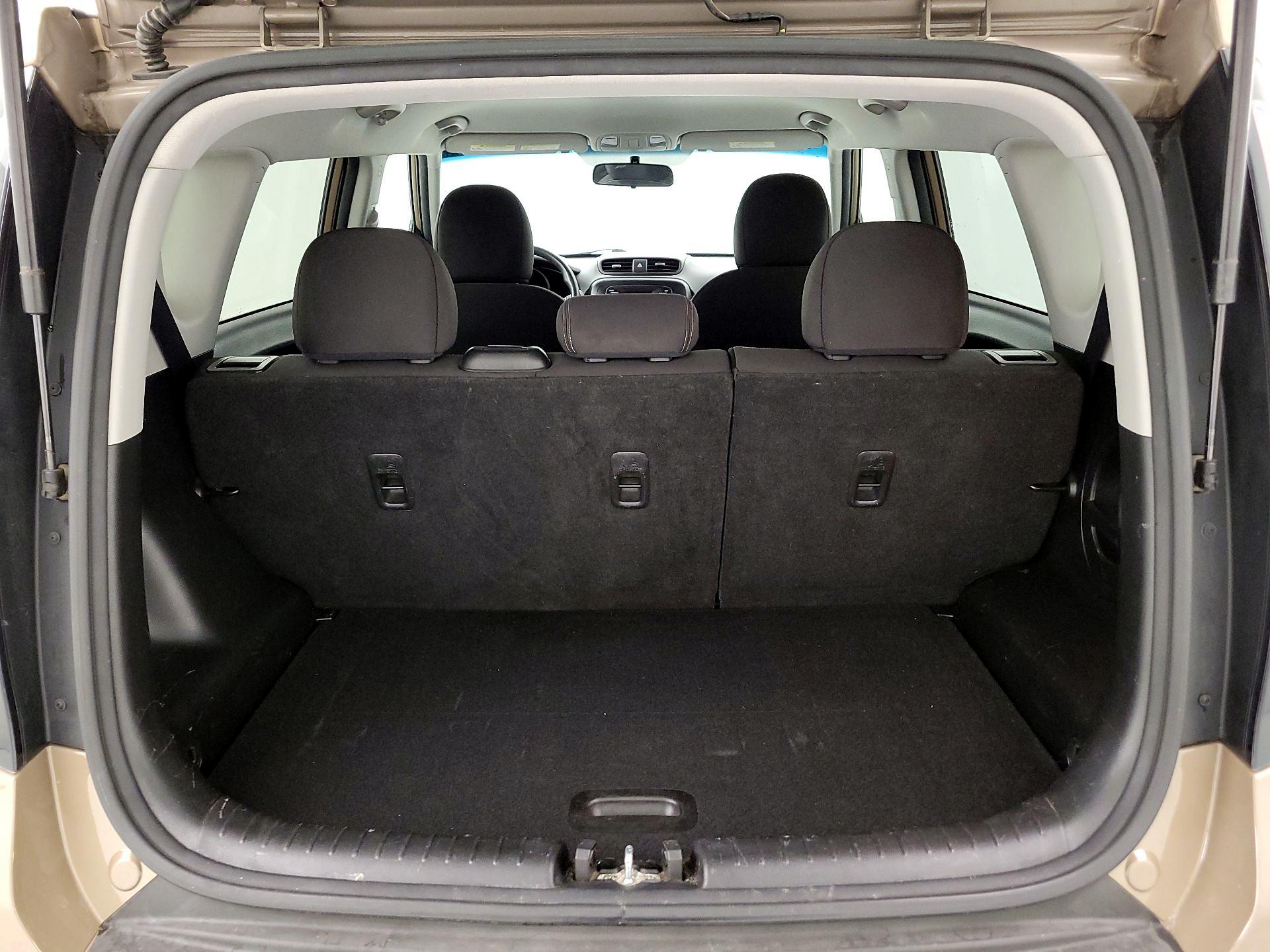 Thumbnail: 2015 Kia Soul - 19