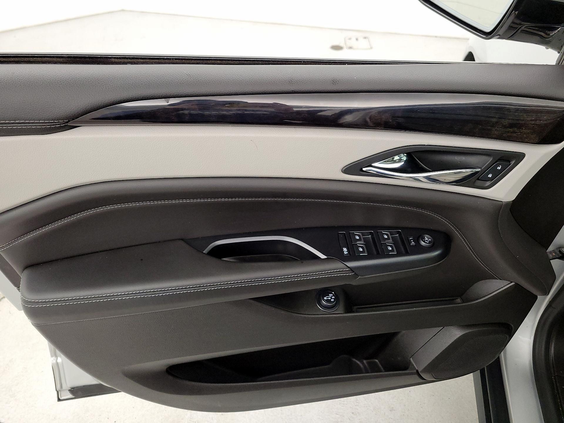 Thumbnail: 2015 Cadillac SRX - 12