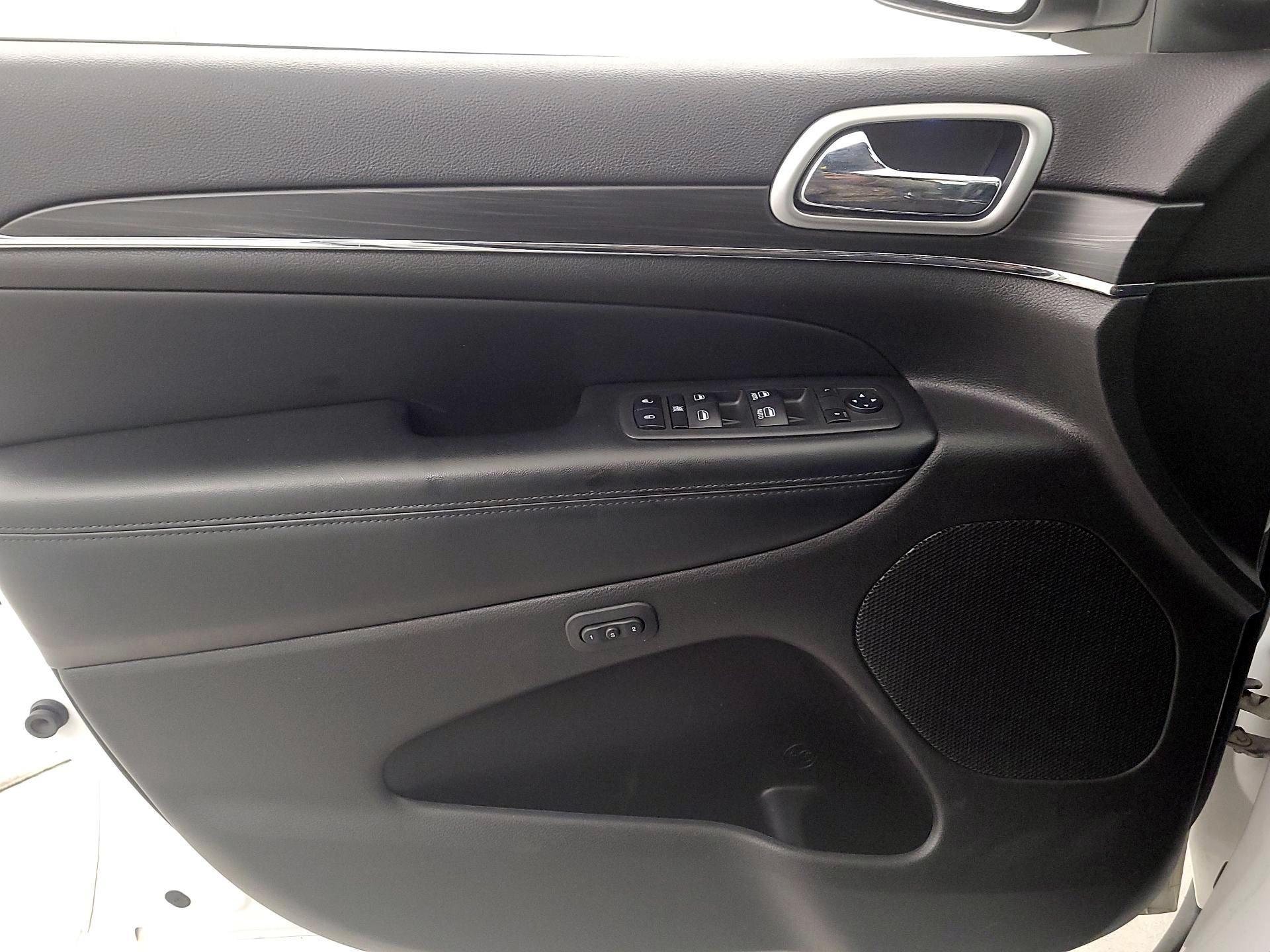 Thumbnail: 2019 Jeep Grand Cherokee - 12