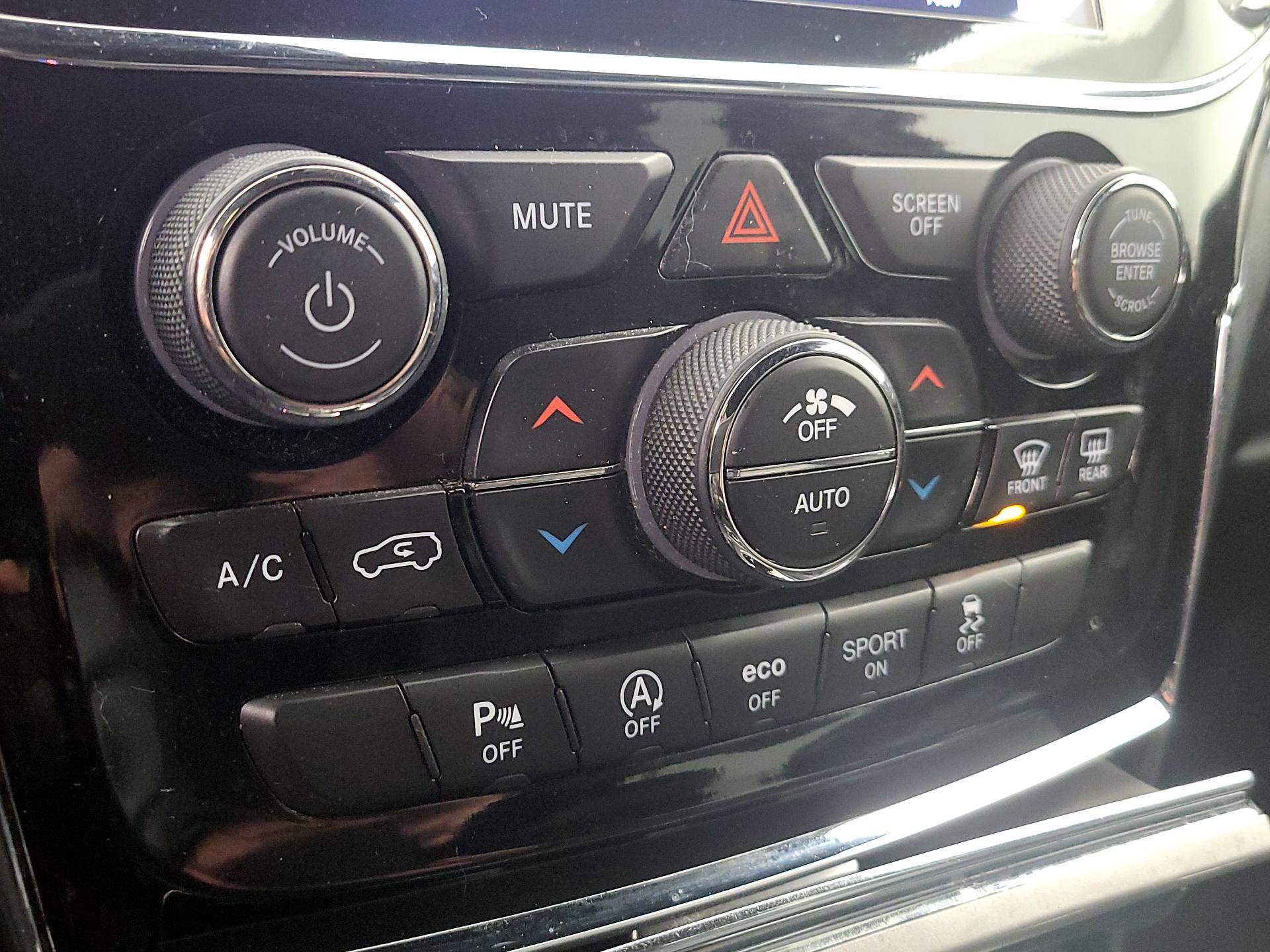 Thumbnail: 2019 Jeep Grand Cherokee - 17