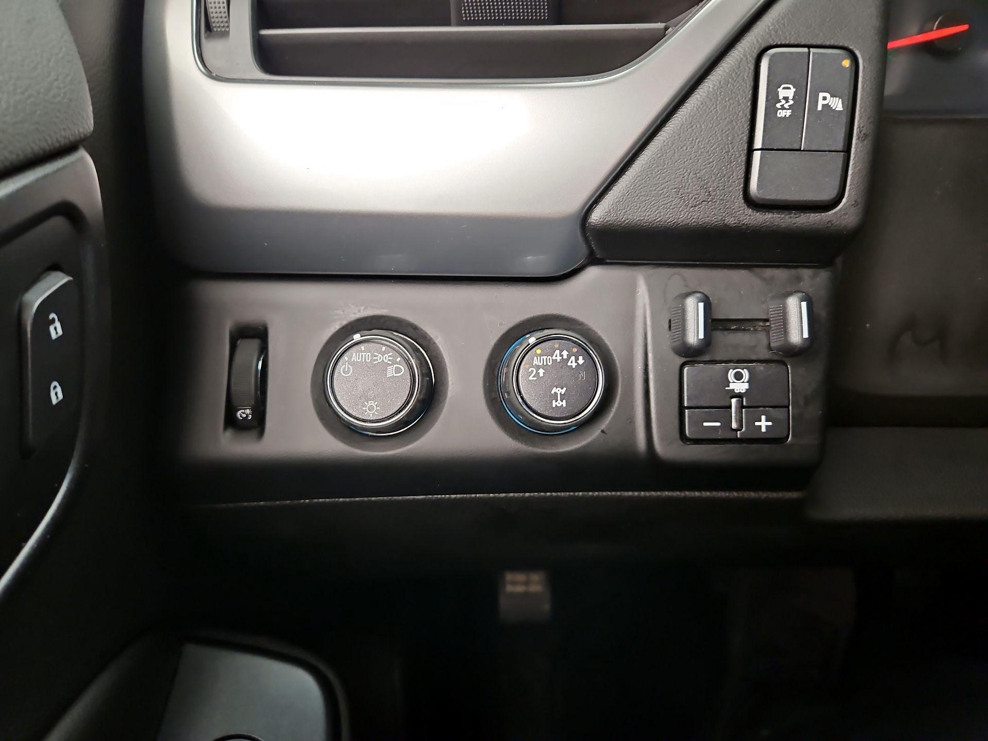 Thumbnail: 2019 Chevrolet Tahoe - 13