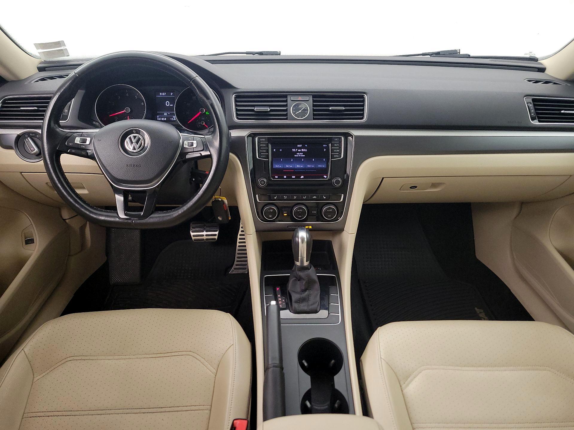 Thumbnail: 2017 Volkswagen Passat - 9