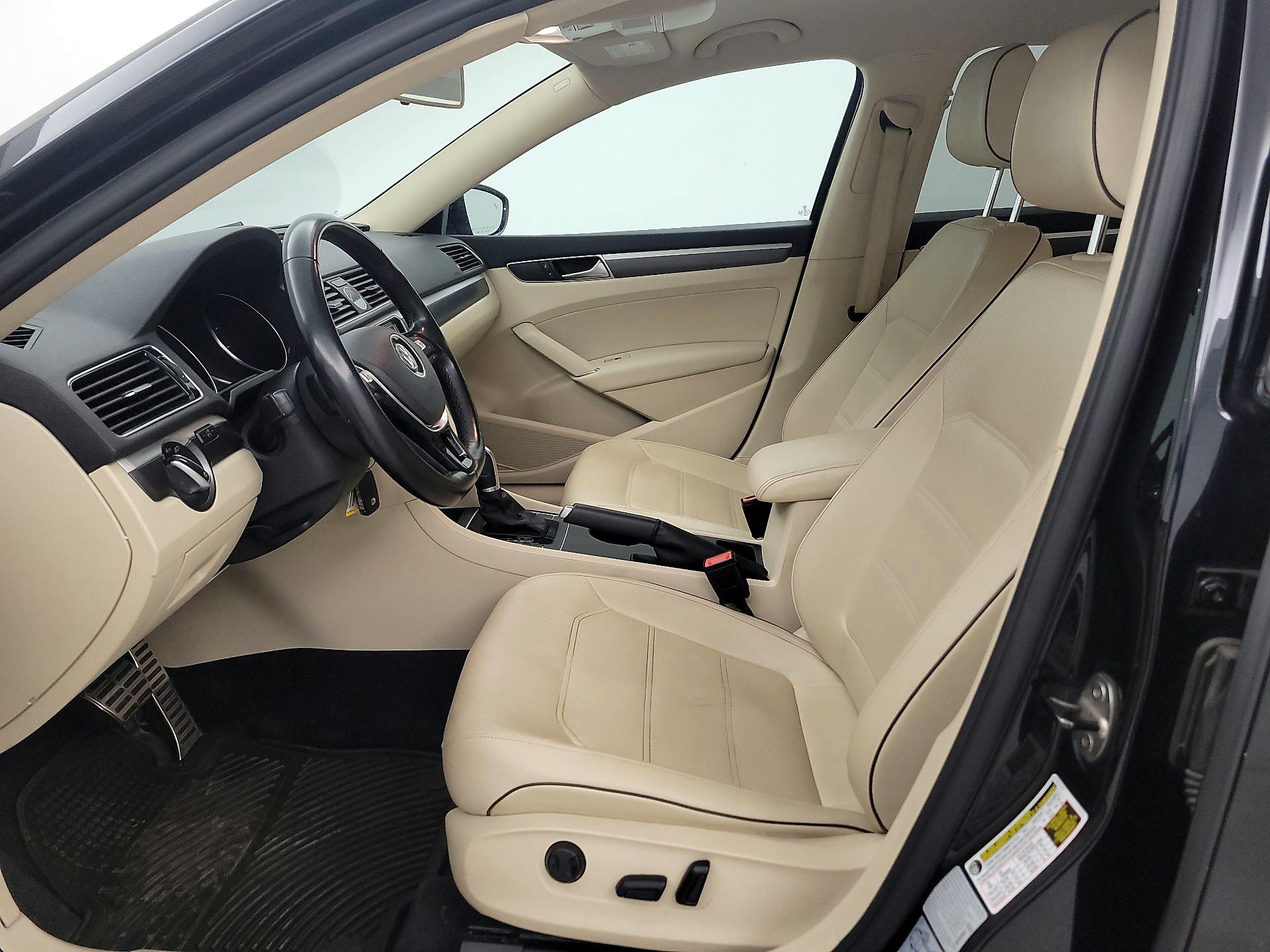 Thumbnail: 2017 Volkswagen Passat - 11