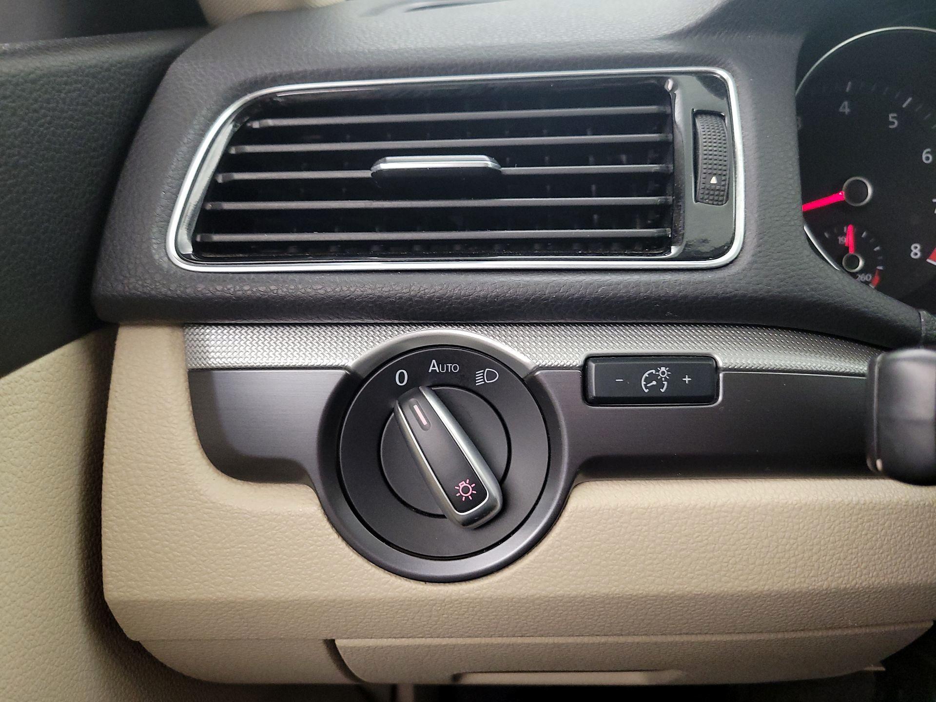 Thumbnail: 2017 Volkswagen Passat - 13