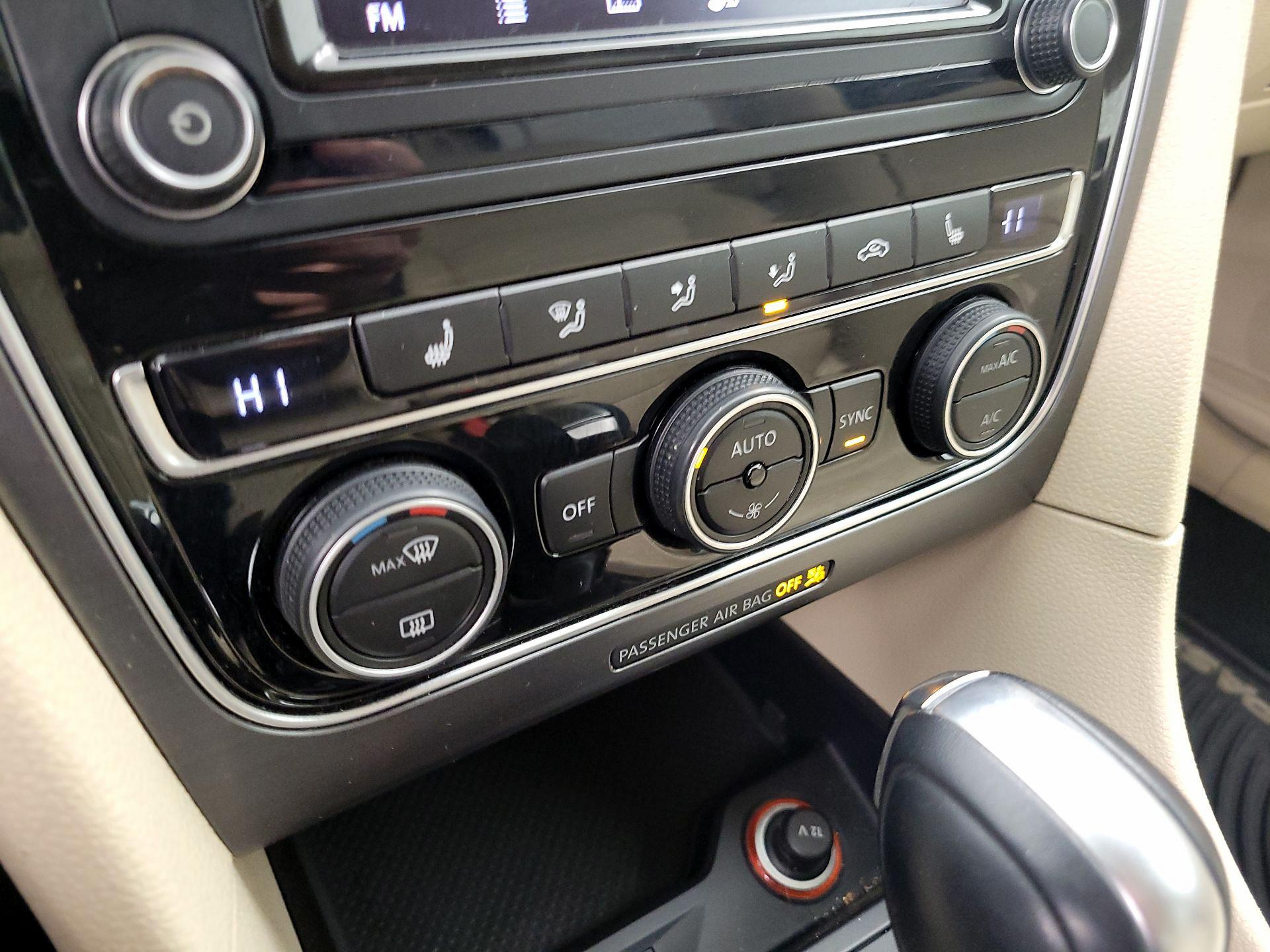 Thumbnail: 2017 Volkswagen Passat - 16