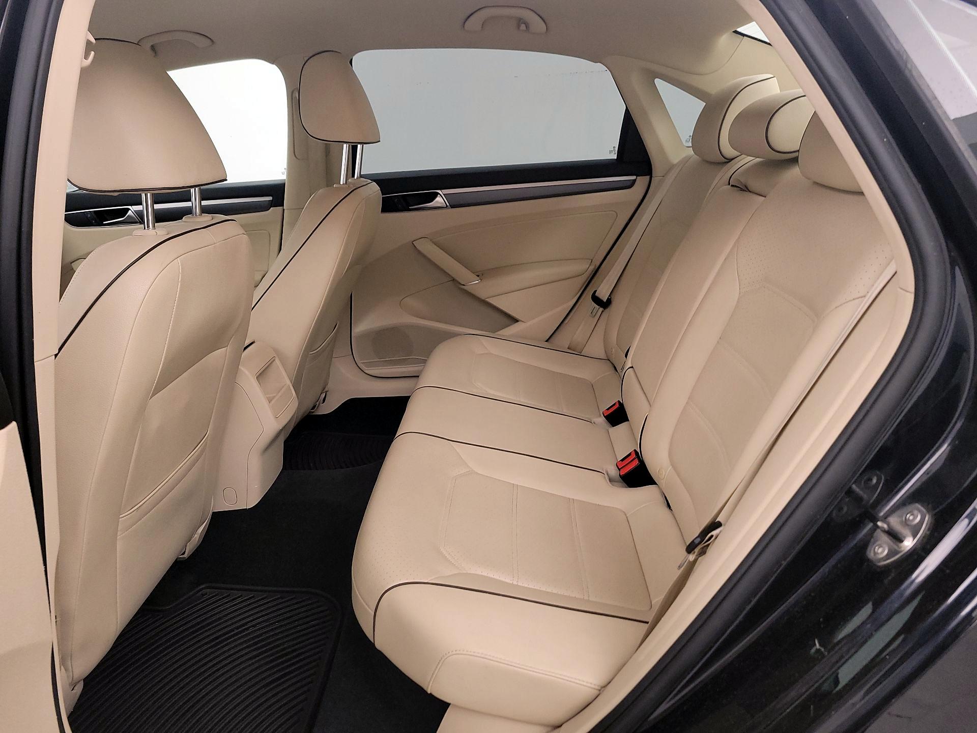 Thumbnail: 2017 Volkswagen Passat - 19