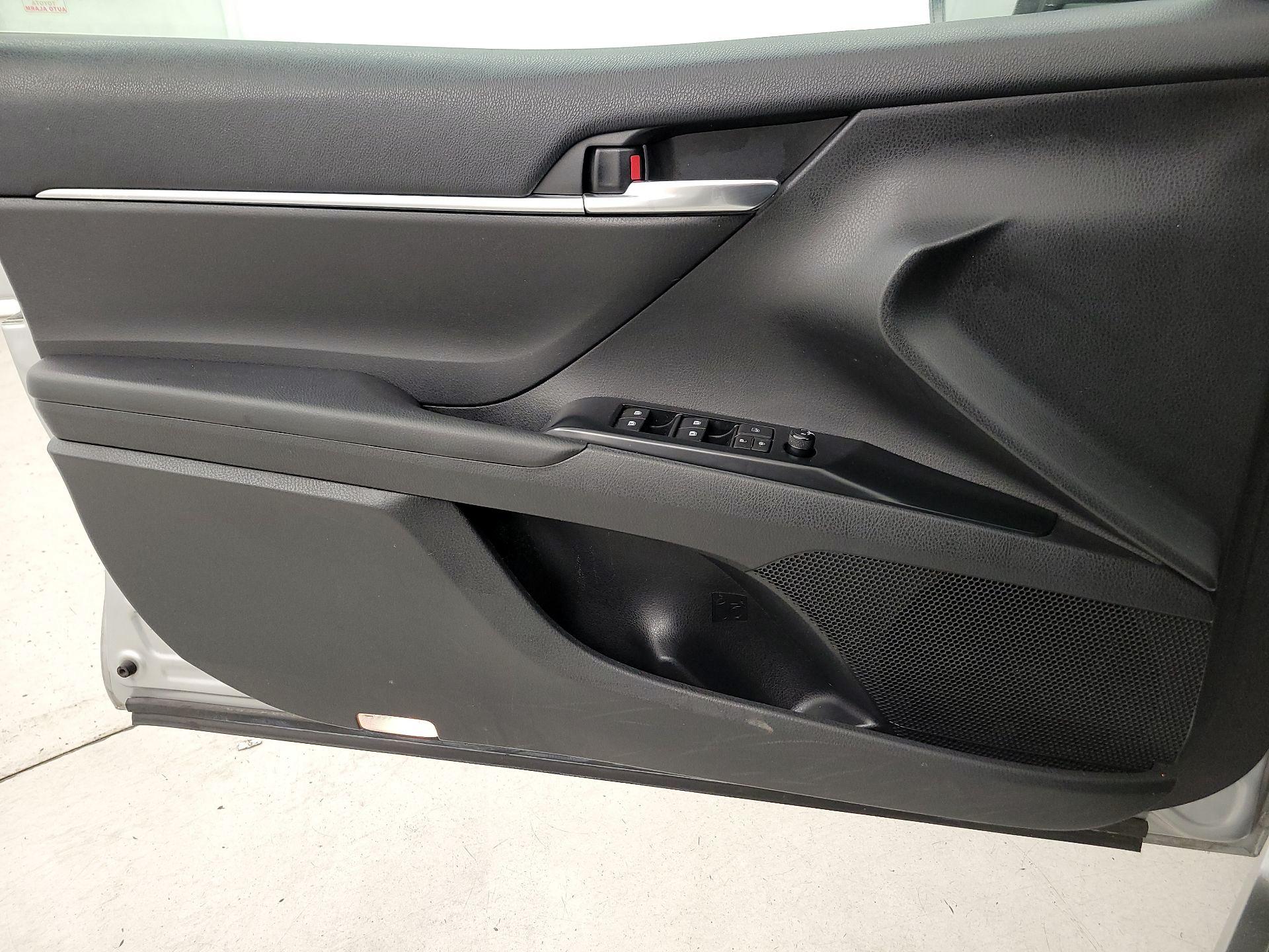 Thumbnail: 2018 Toyota Camry - 12