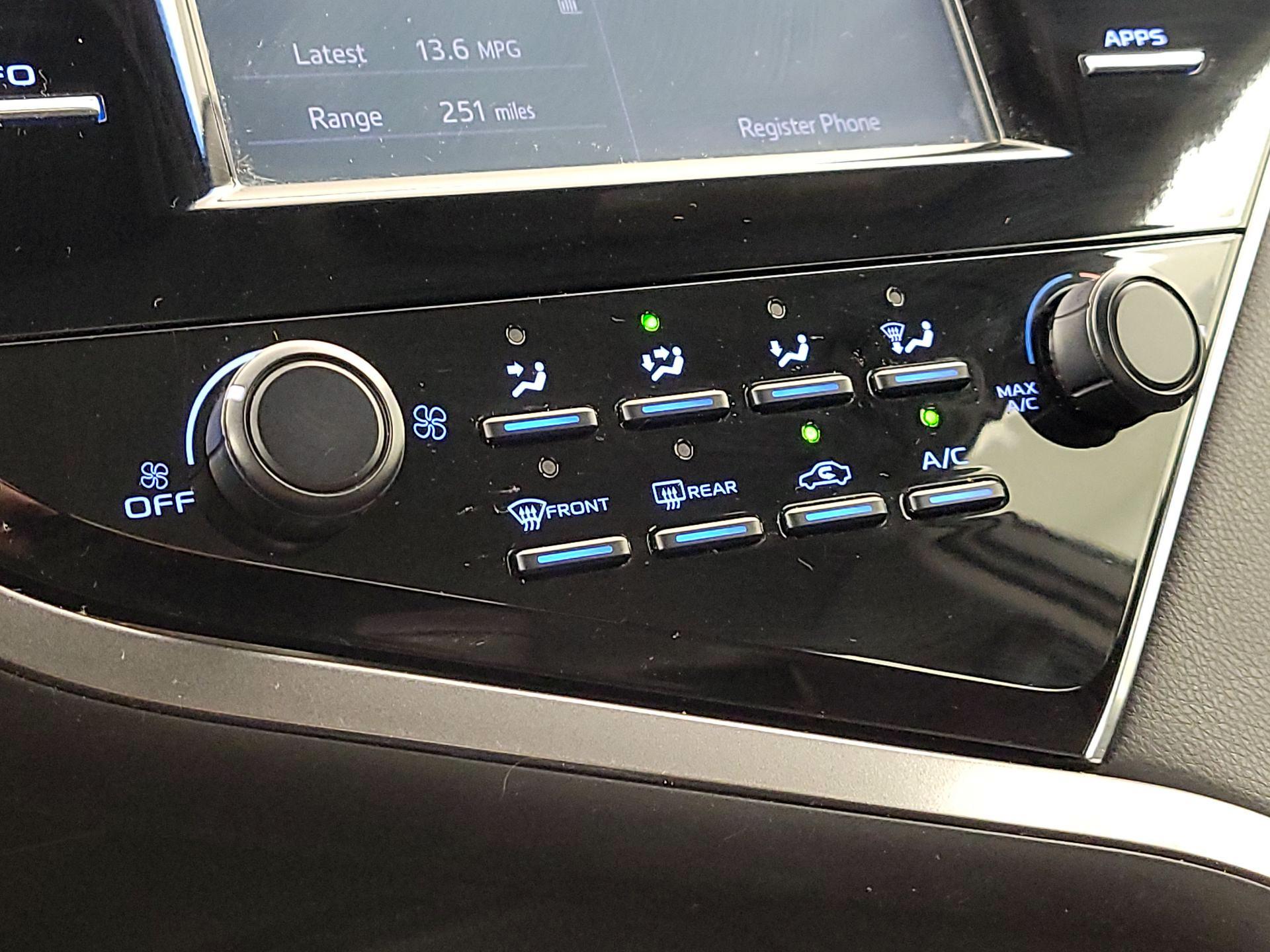 Thumbnail: 2018 Toyota Camry - 16