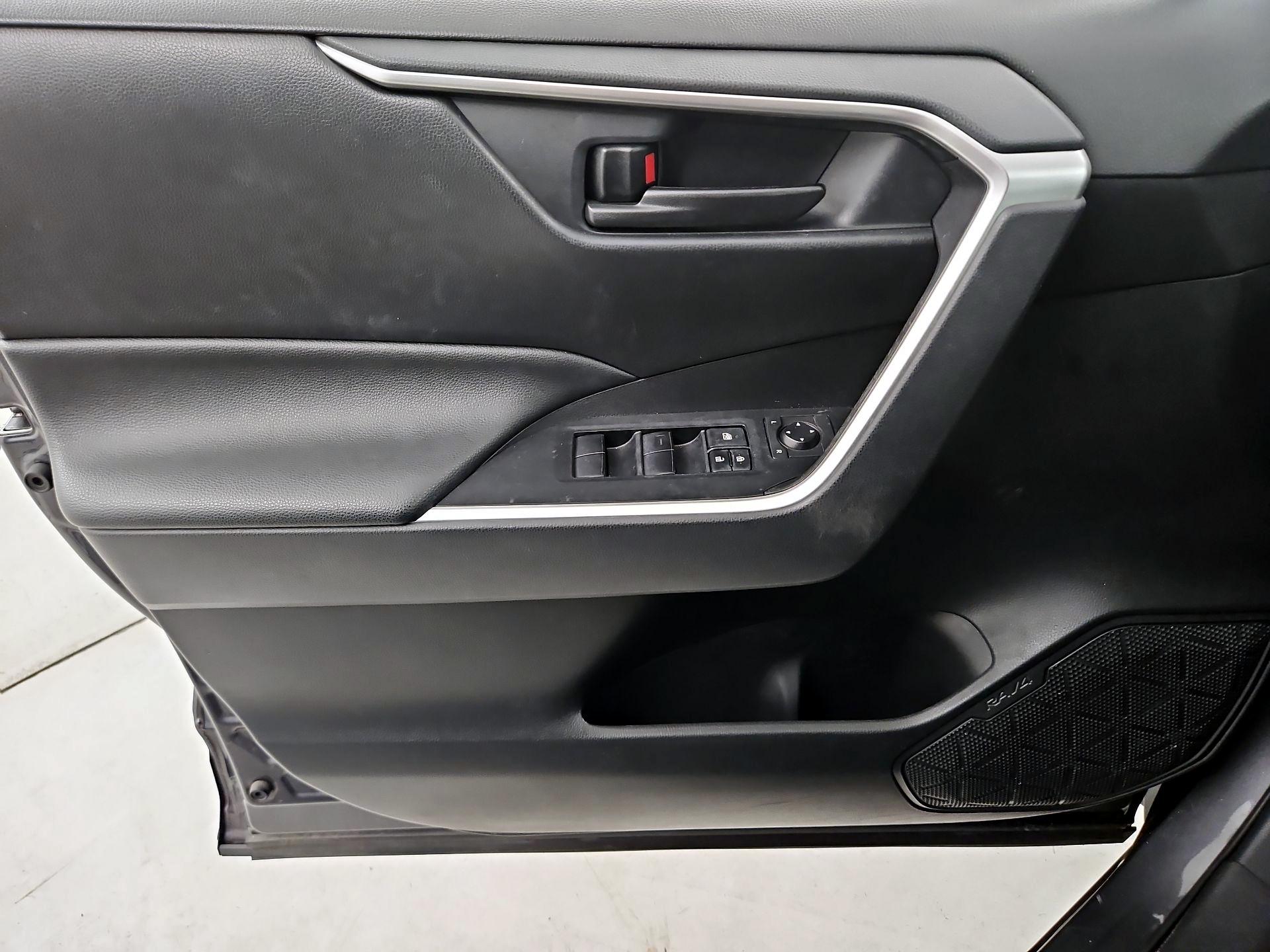 Thumbnail: 2019 Toyota RAV4 - 12