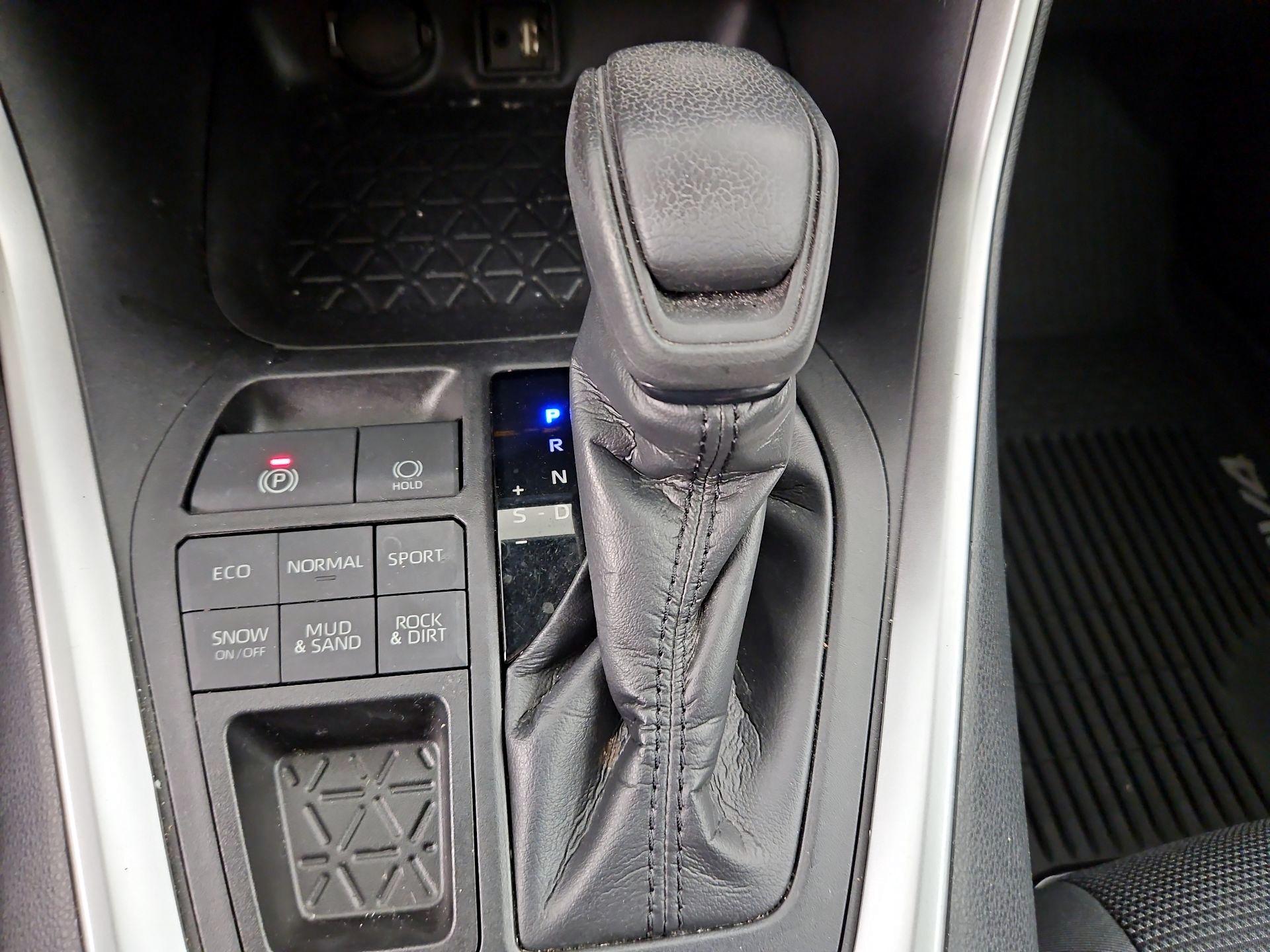 Thumbnail: 2019 Toyota RAV4 - 17