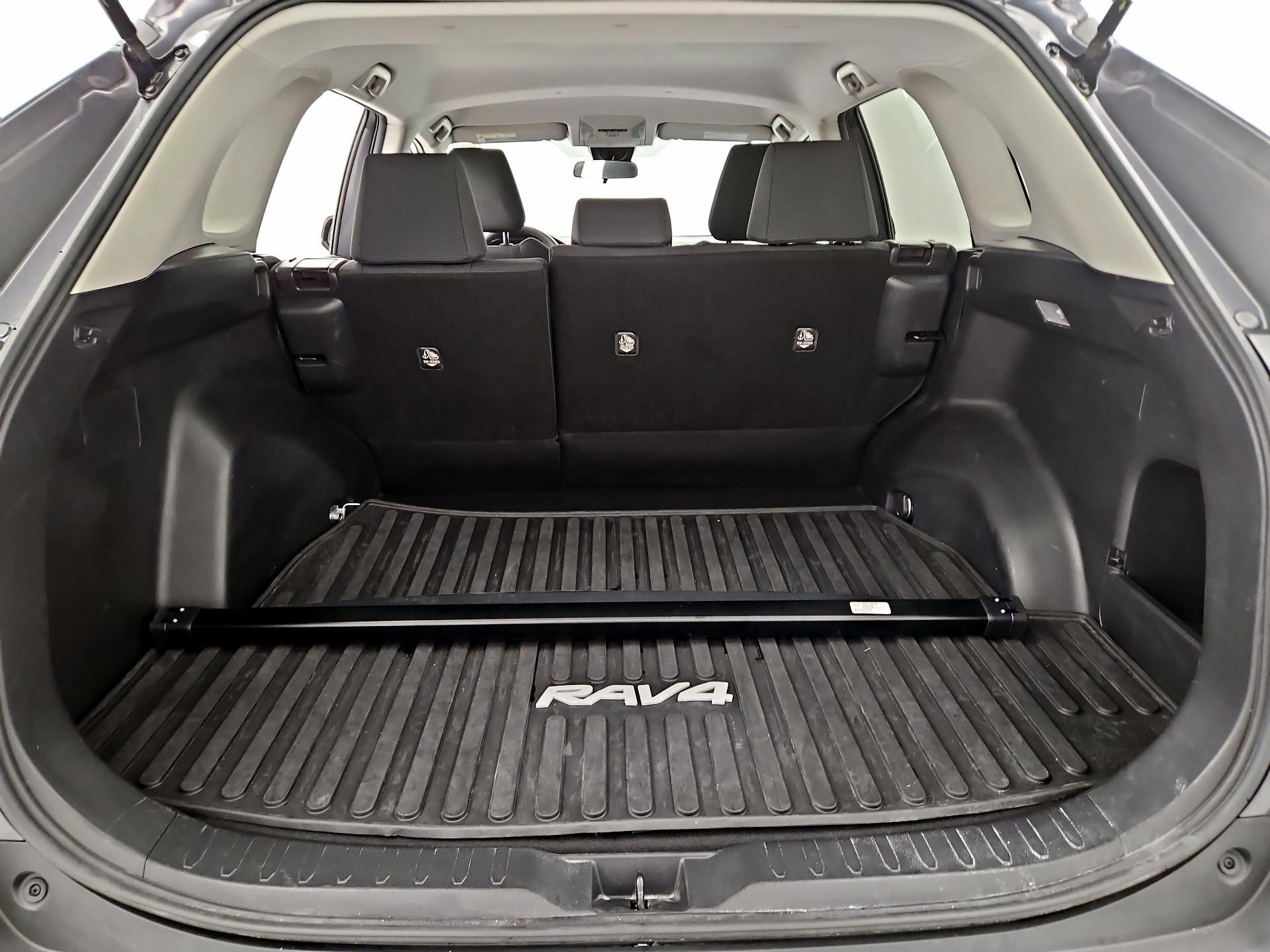 Thumbnail: 2019 Toyota RAV4 - 20