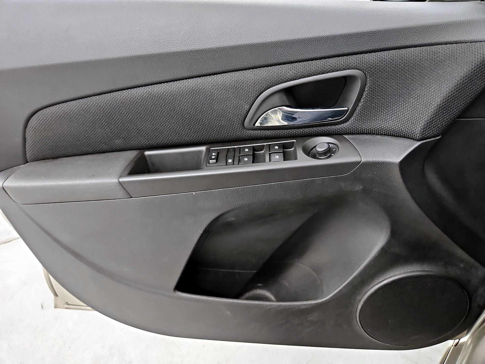 Thumbnail: 2015 Chevrolet Cruze - 12