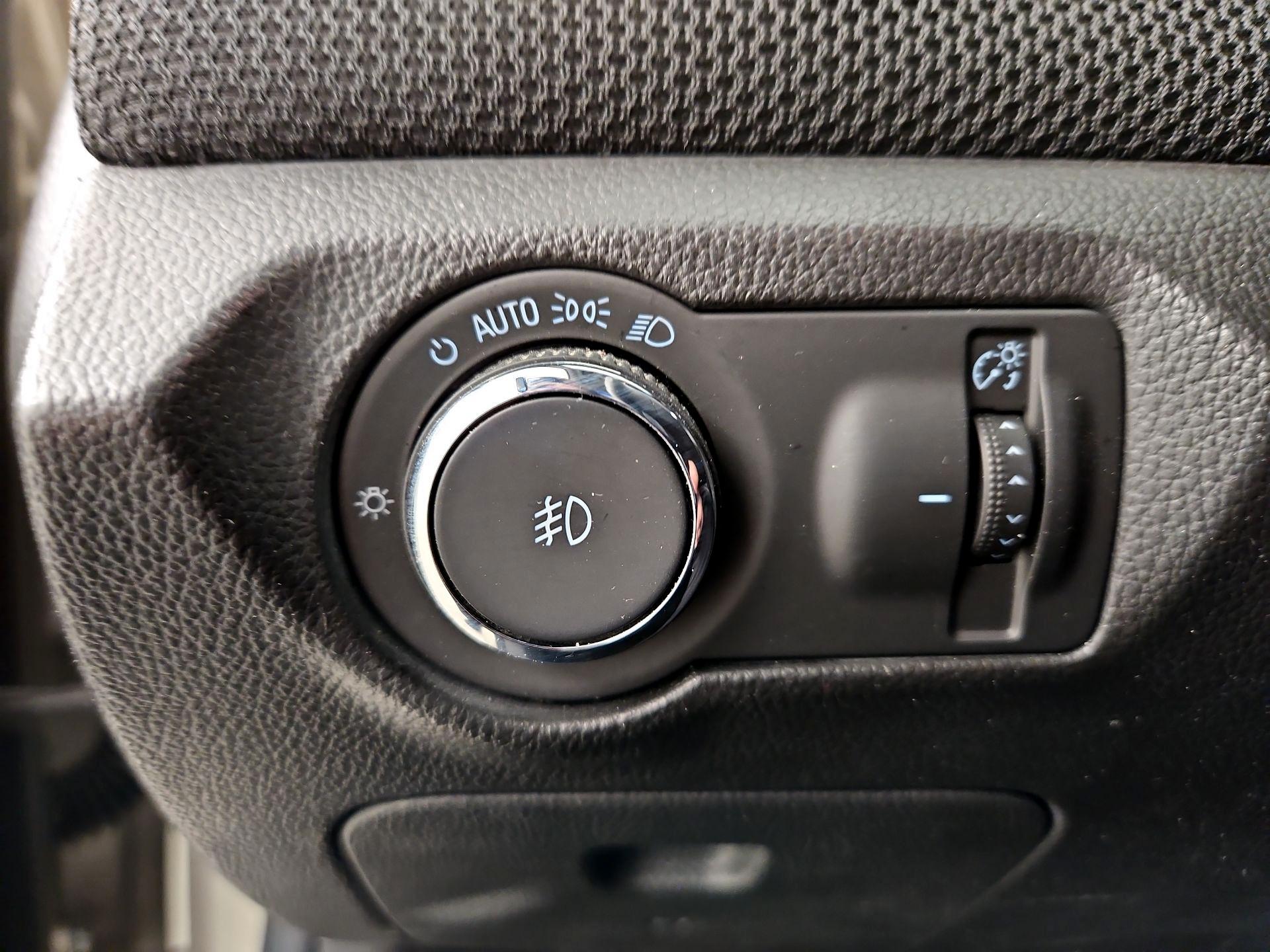 Thumbnail: 2015 Chevrolet Cruze - 13