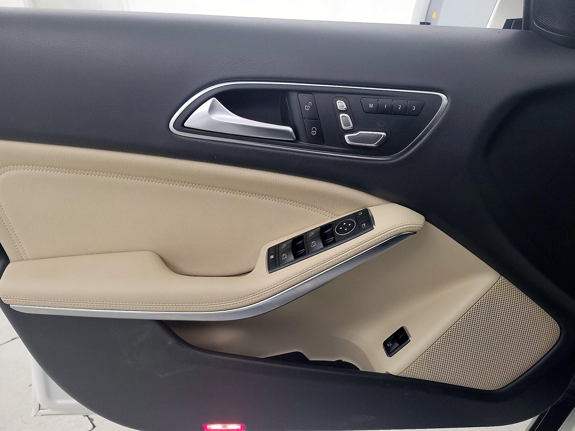 Thumbnail: 2019 Mercedes-Benz GLA - 12