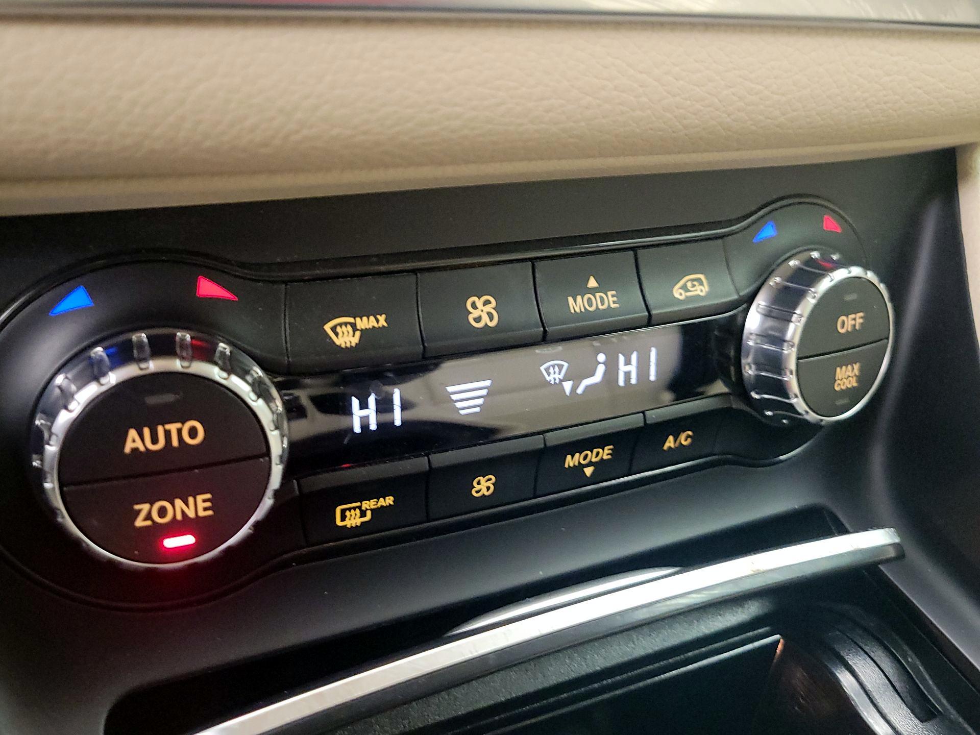 Thumbnail: 2019 Mercedes-Benz GLA - 16