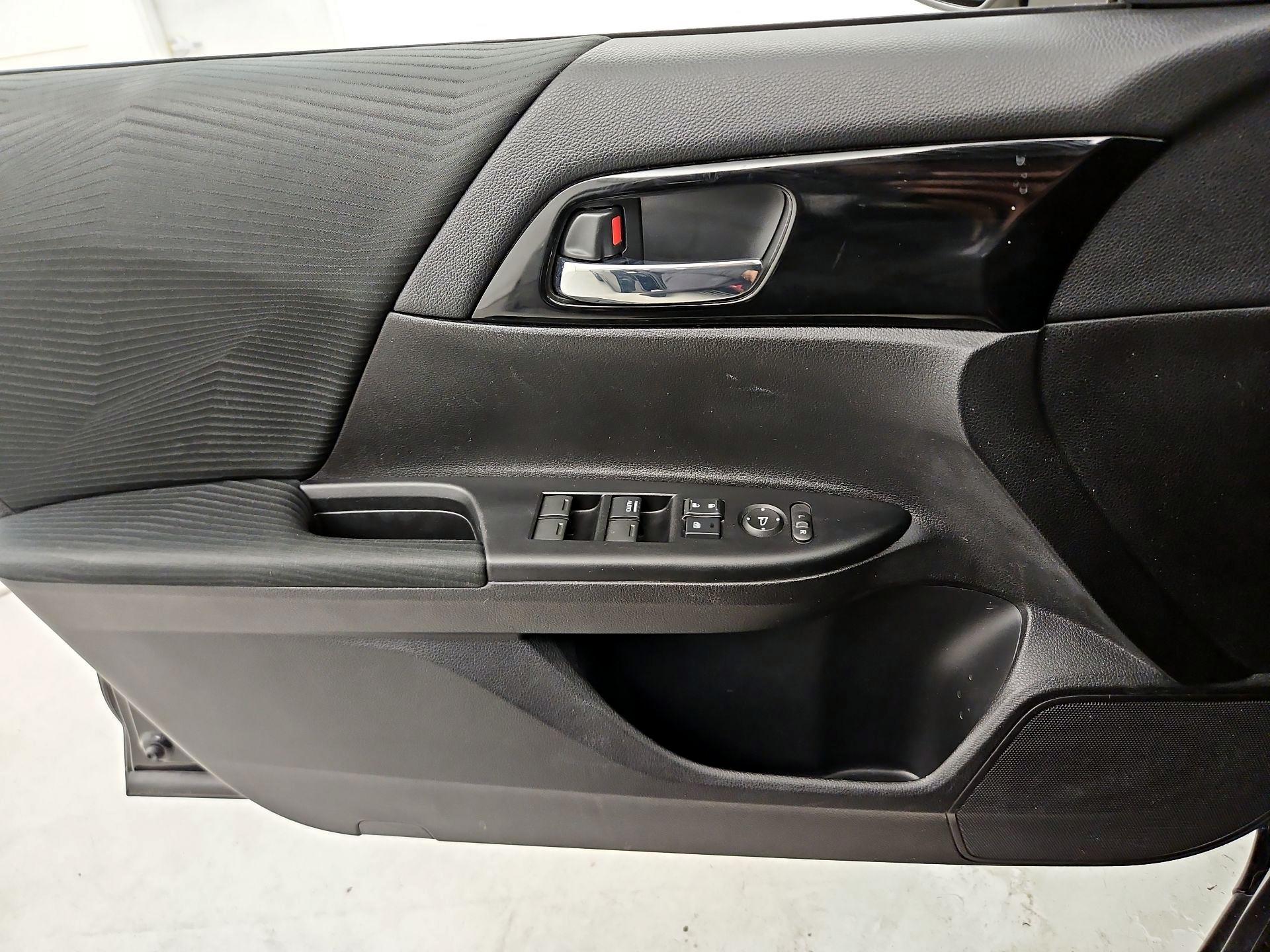 Thumbnail: 2016 Honda Accord - 12