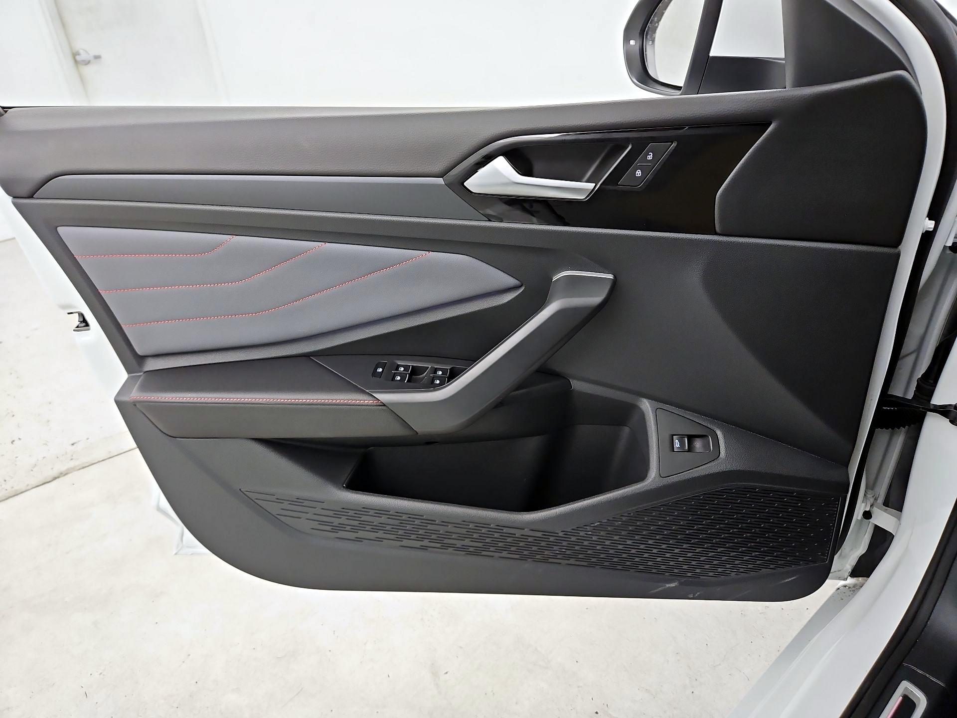 Thumbnail: 2025 Volkswagen Jetta - 12