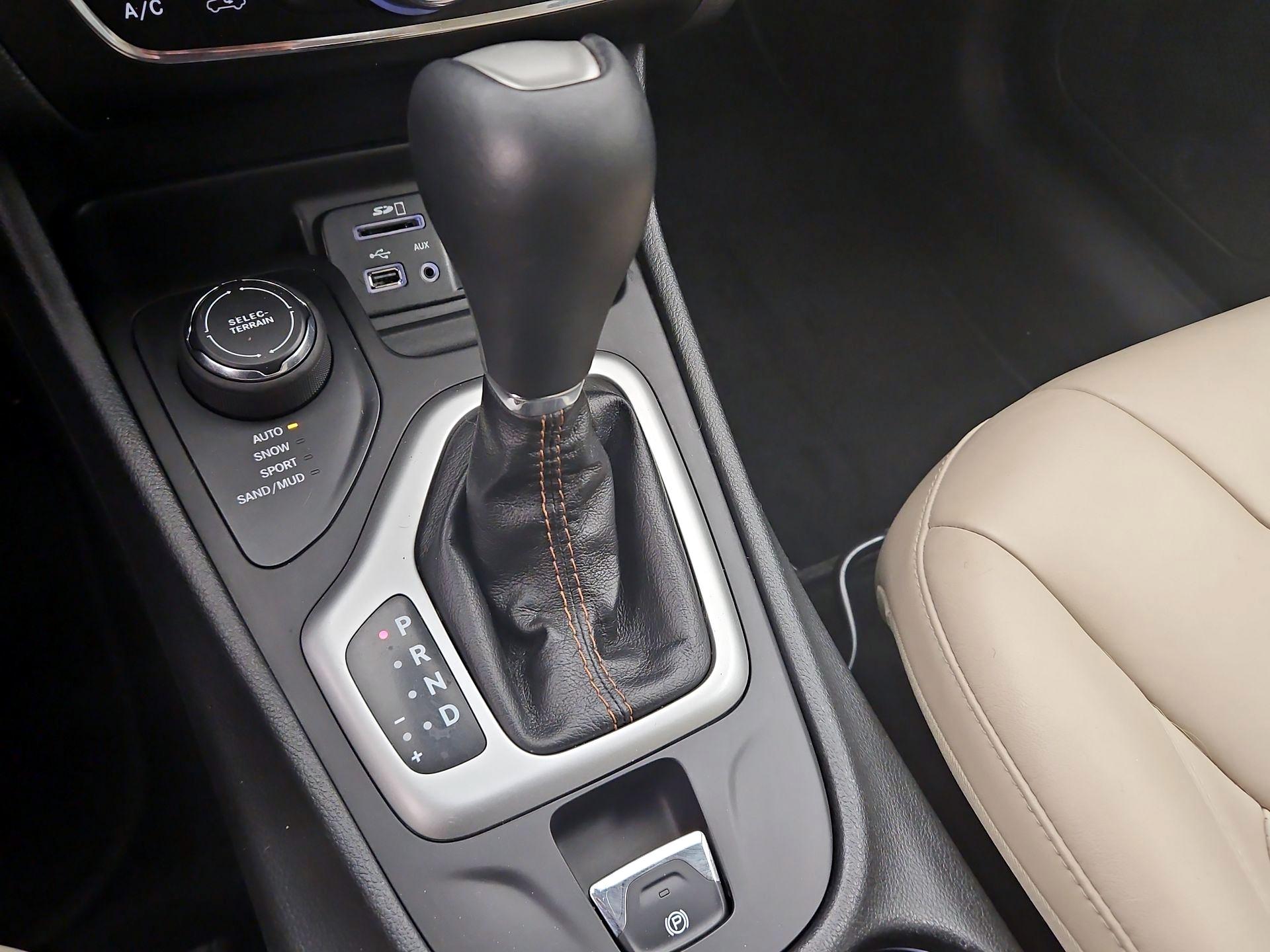 Thumbnail: 2015 Jeep Cherokee - 18