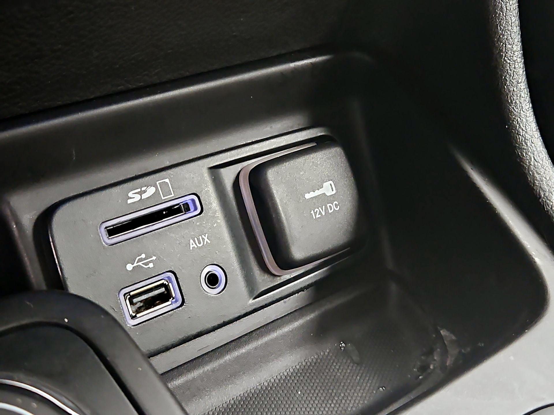 Thumbnail: 2015 Jeep Cherokee - 19