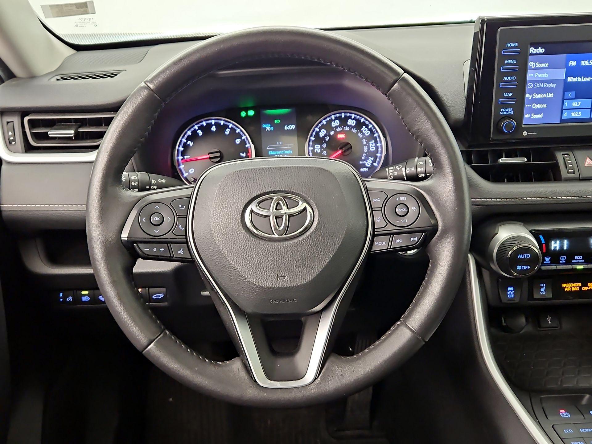 Thumbnail: 2022 Toyota RAV4 - 10