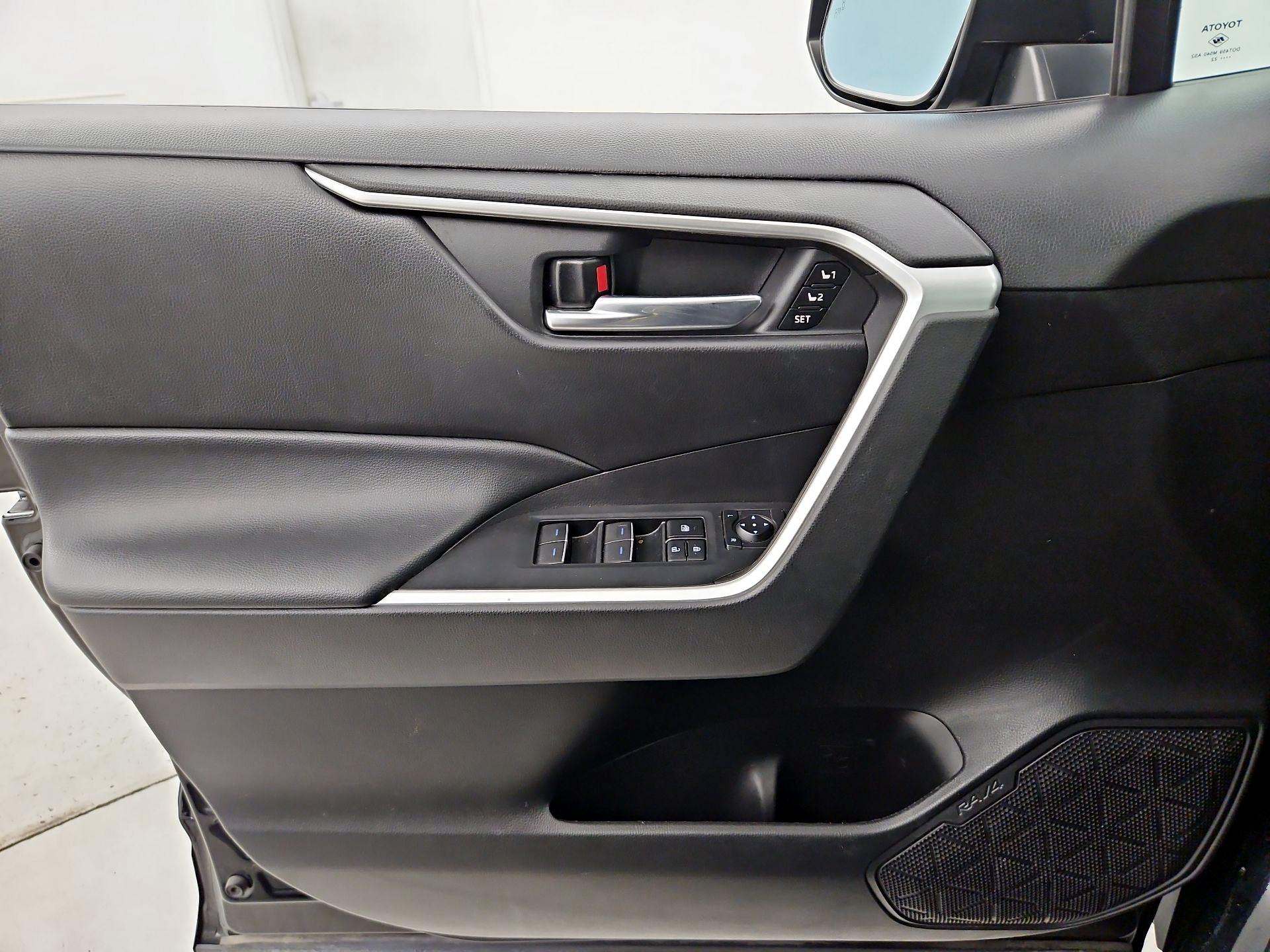 Thumbnail: 2022 Toyota RAV4 - 12