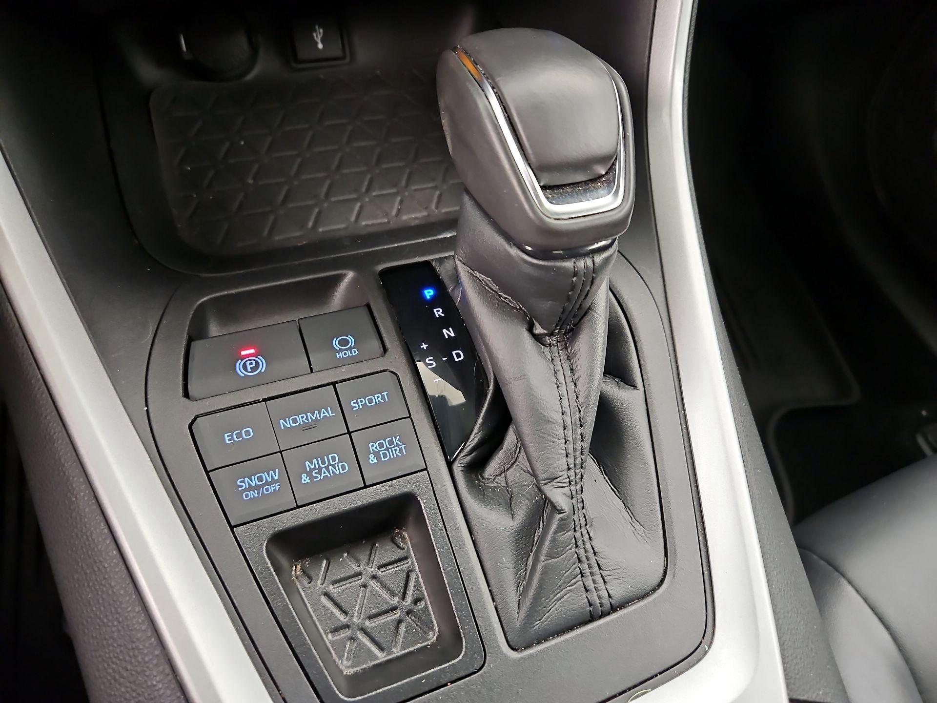 Thumbnail: 2022 Toyota RAV4 - 17