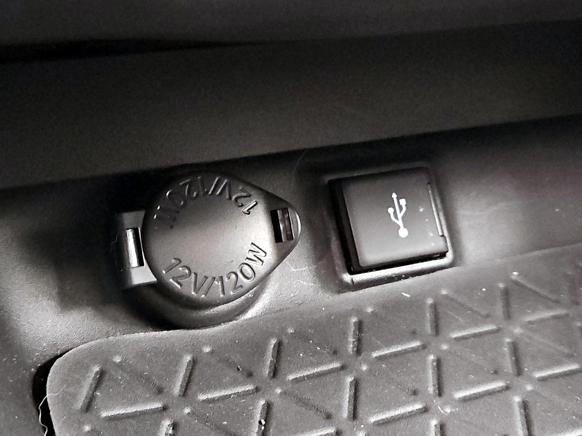 Thumbnail: 2022 Toyota RAV4 - 18