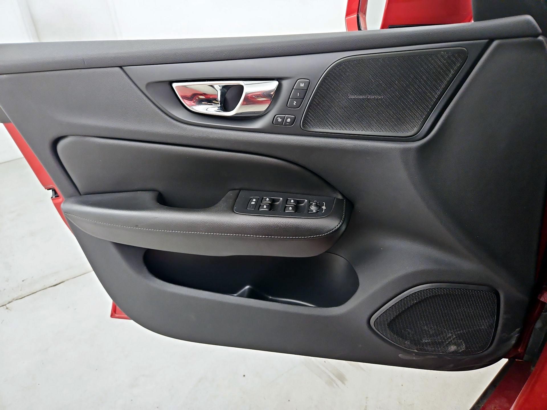 Thumbnail: 2019 Volvo S60 - 12