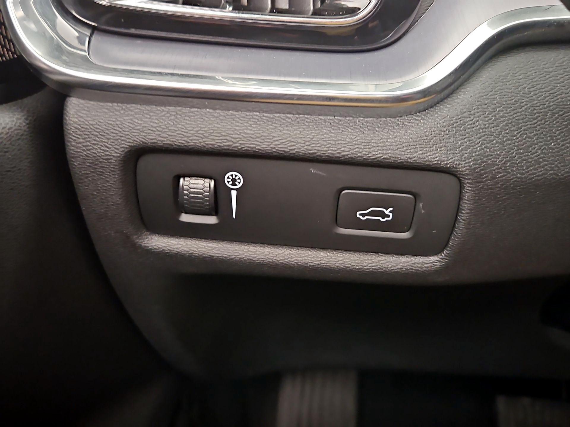 Thumbnail: 2019 Volvo S60 - 13