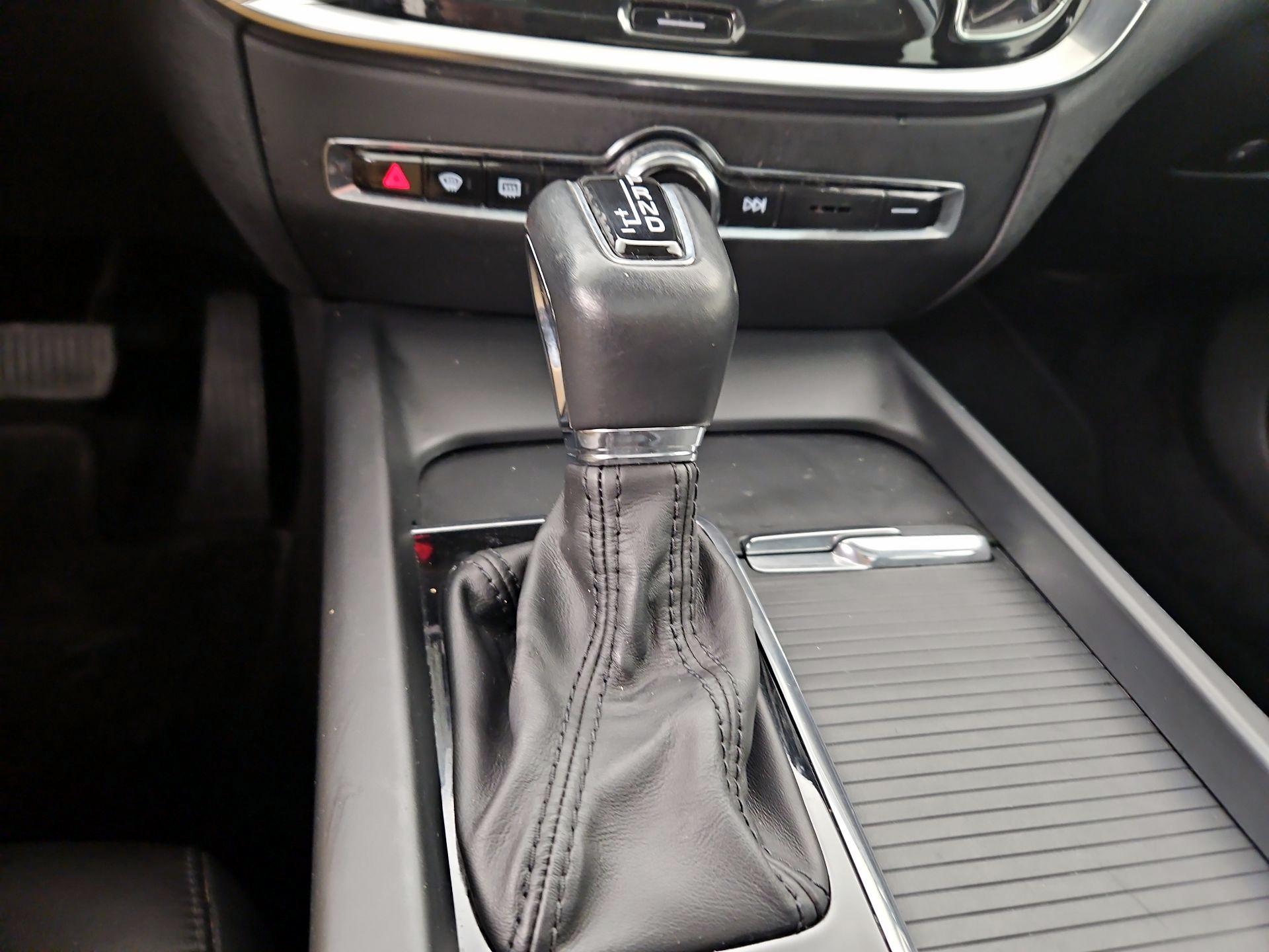 Thumbnail: 2019 Volvo S60 - 18