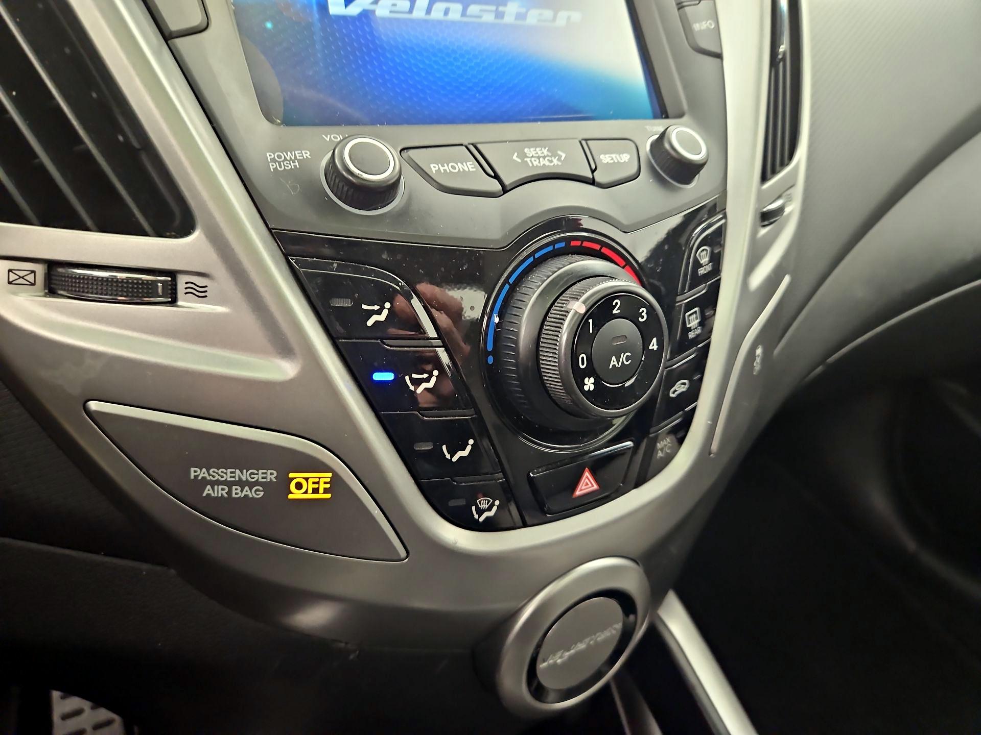 Thumbnail: 2014 Hyundai Veloster - 16