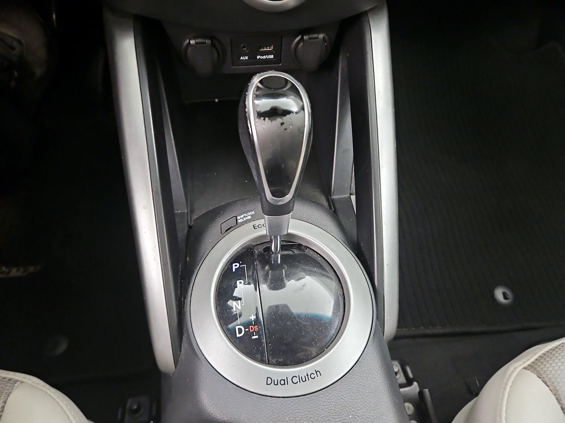 Thumbnail: 2014 Hyundai Veloster - 17