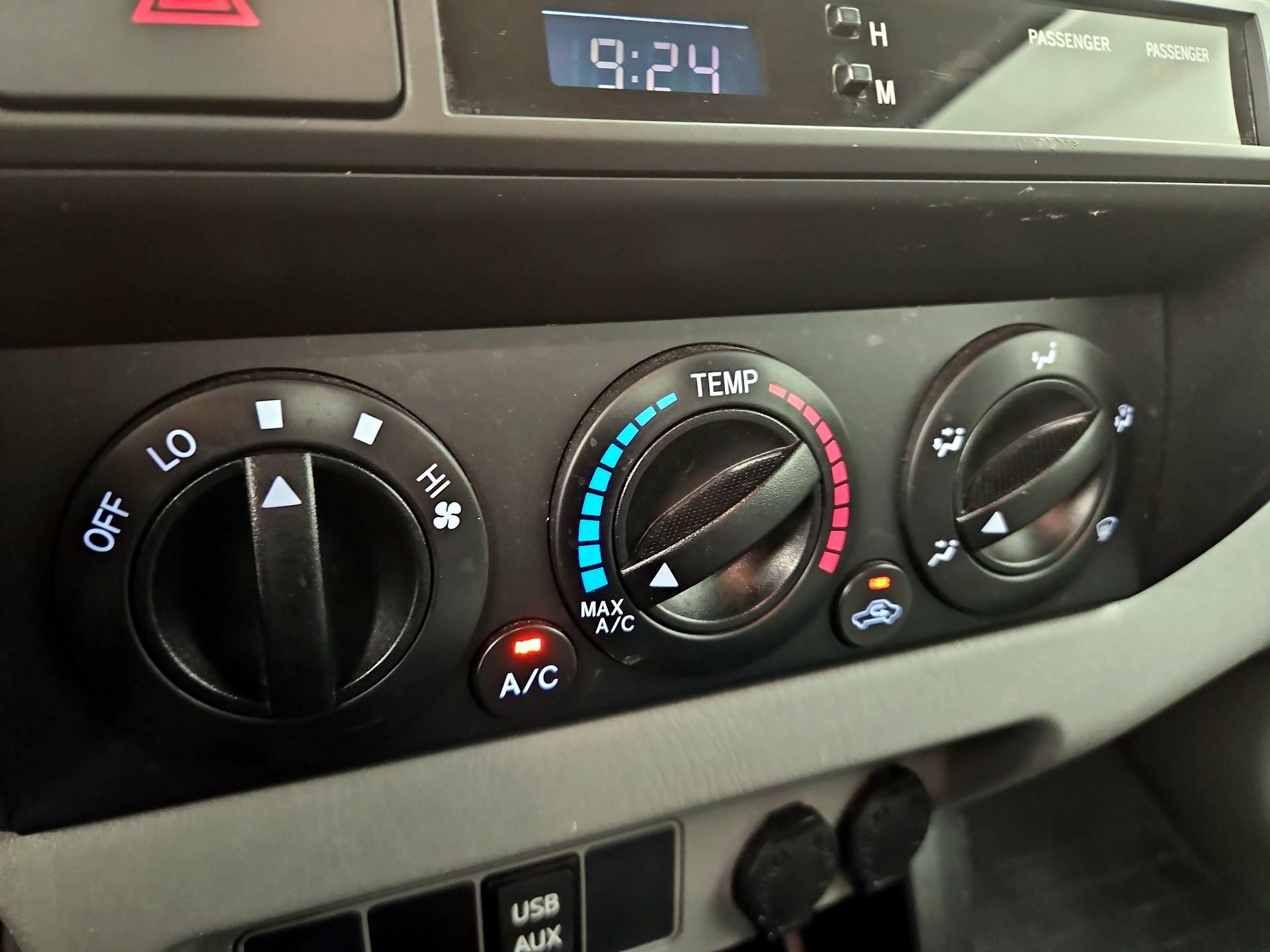 Thumbnail: 2014 Toyota Tacoma - 15