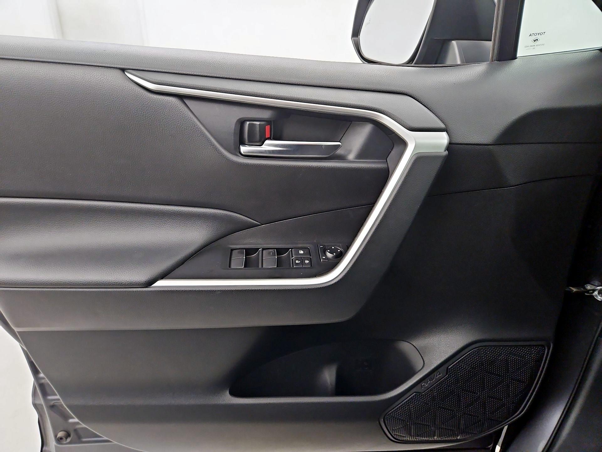 Thumbnail: 2021 Toyota RAV4 - 12