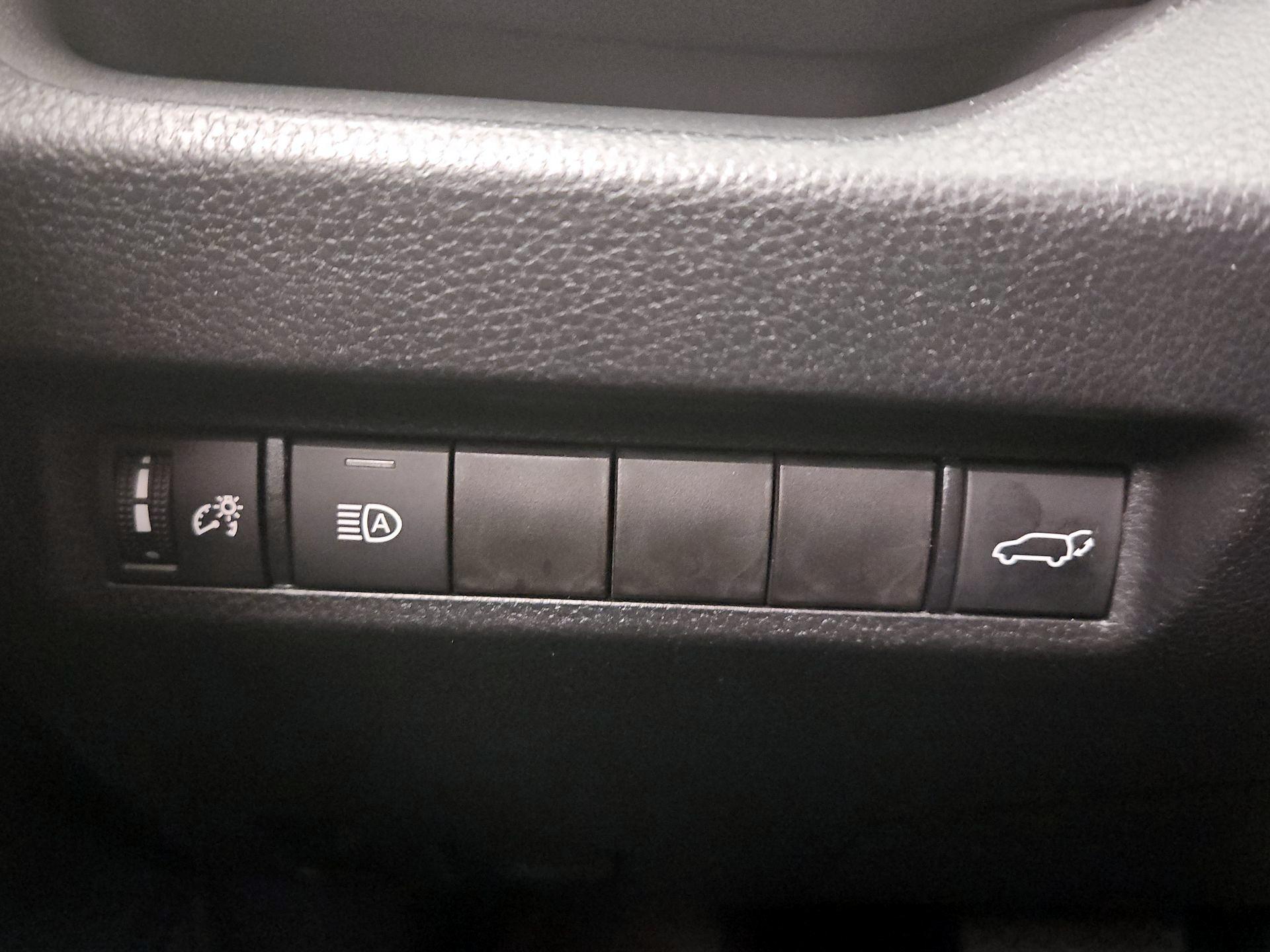 Thumbnail: 2021 Toyota RAV4 - 13