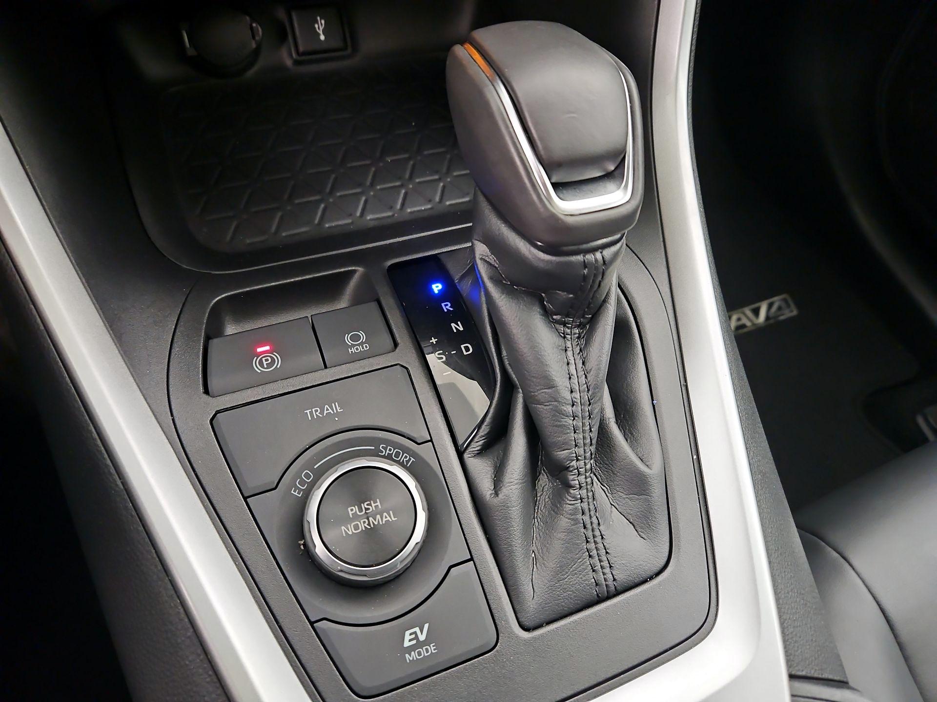 Thumbnail: 2021 Toyota RAV4 - 17